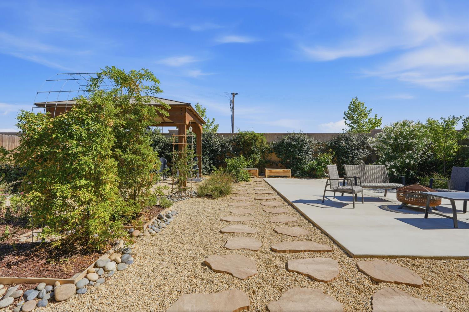 2445 W Claridge Way, Hanford, CA 93230