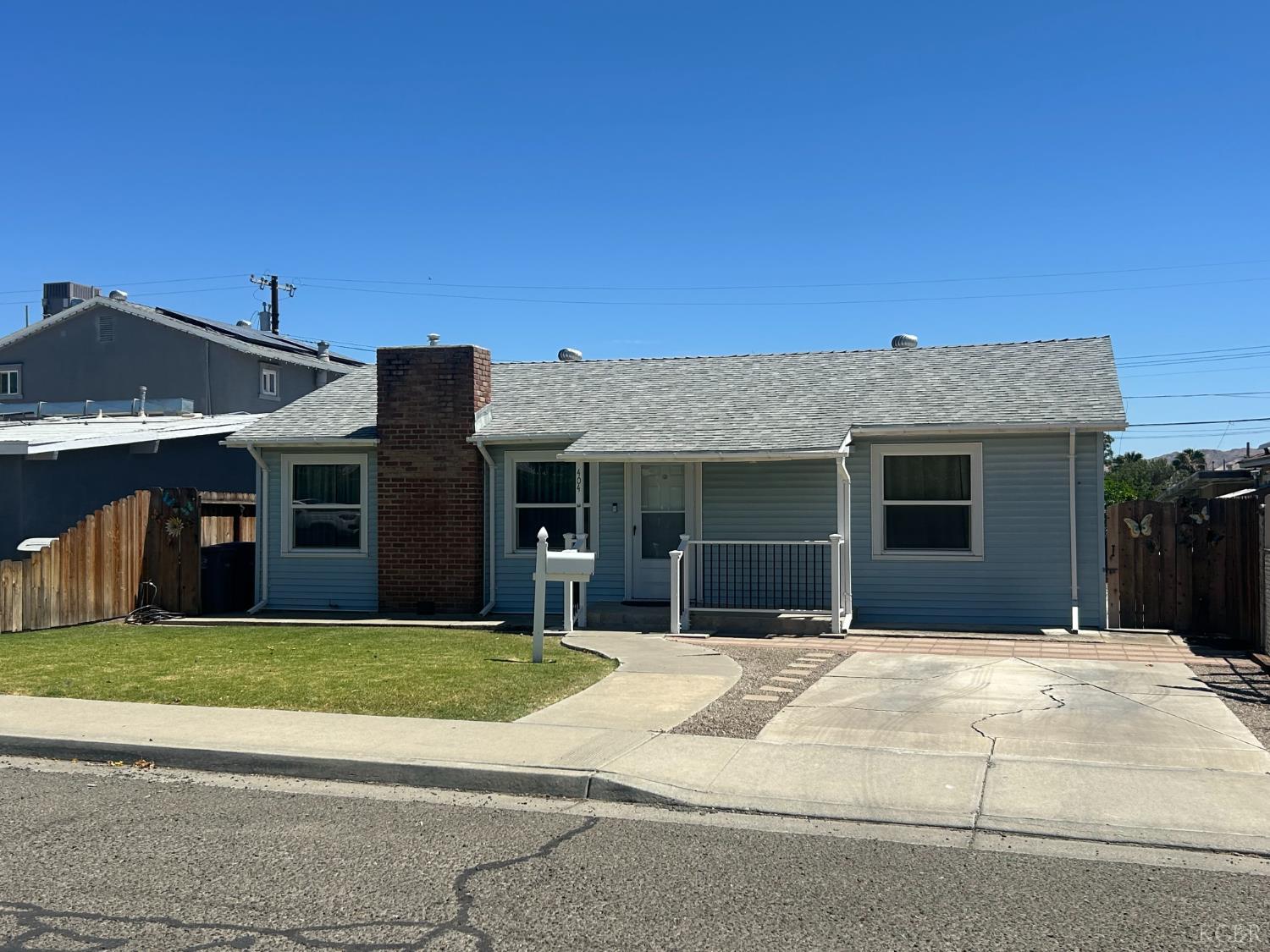 404 E San Mateo St, Avenal, CA 93204