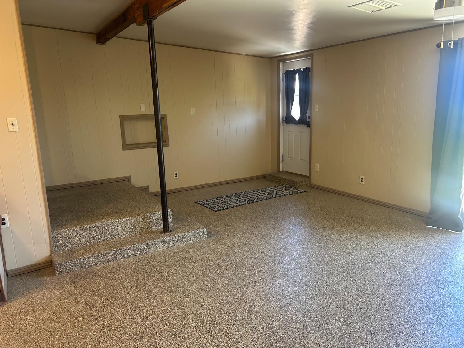 404 E San Mateo St, Avenal, CA 93204