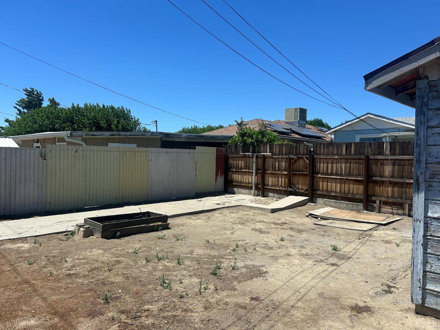 404 E San Mateo St, Avenal, CA 93204