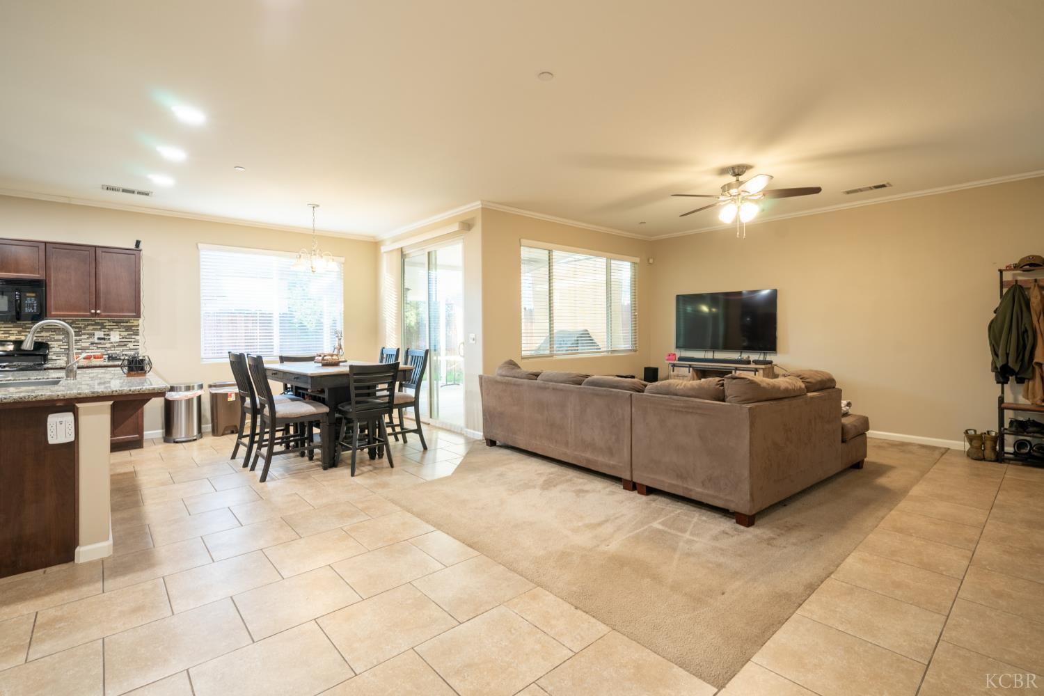 636 Firenze St, Lemoore, CA 93245