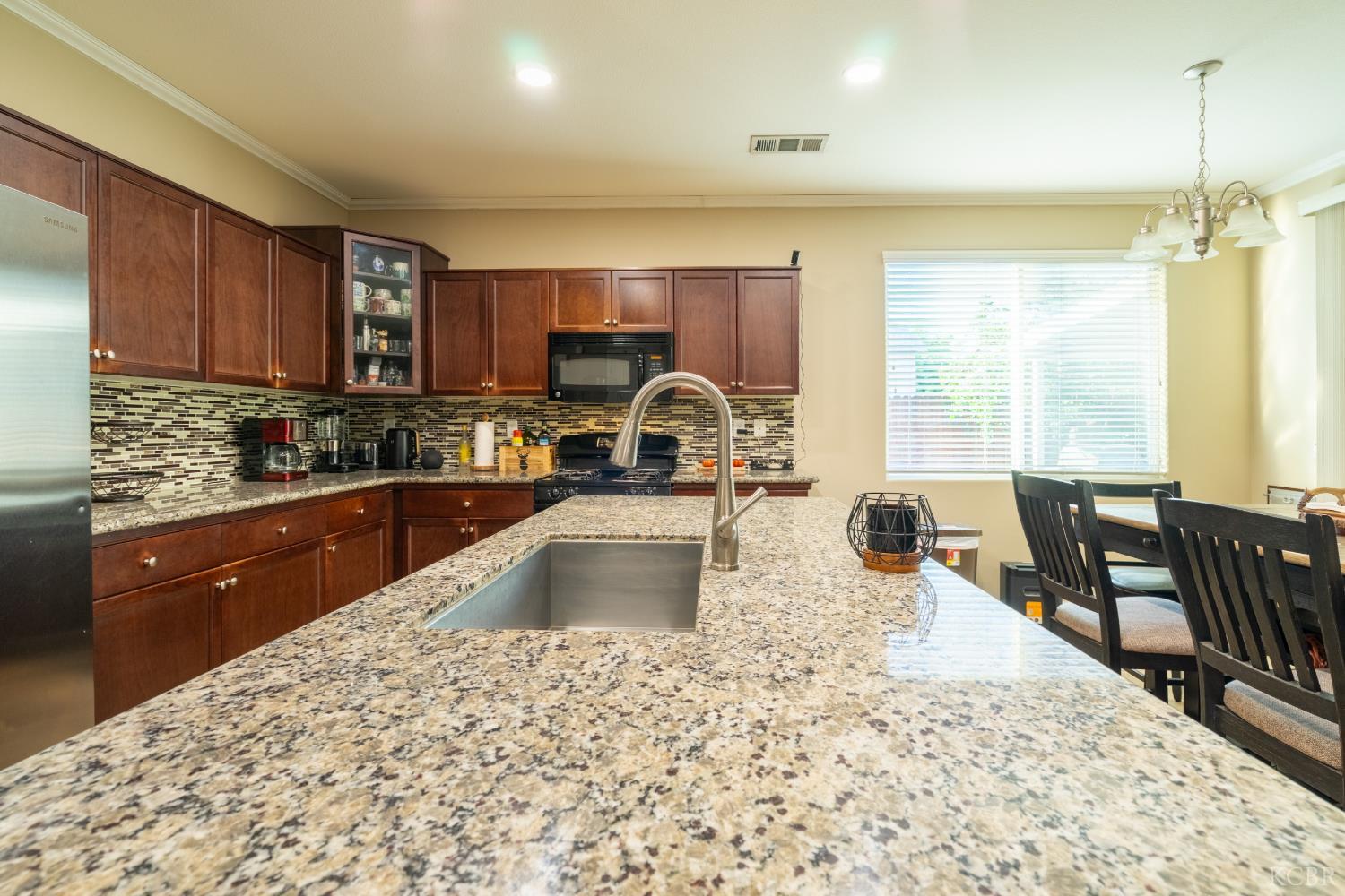 636 Firenze St, Lemoore, CA 93245