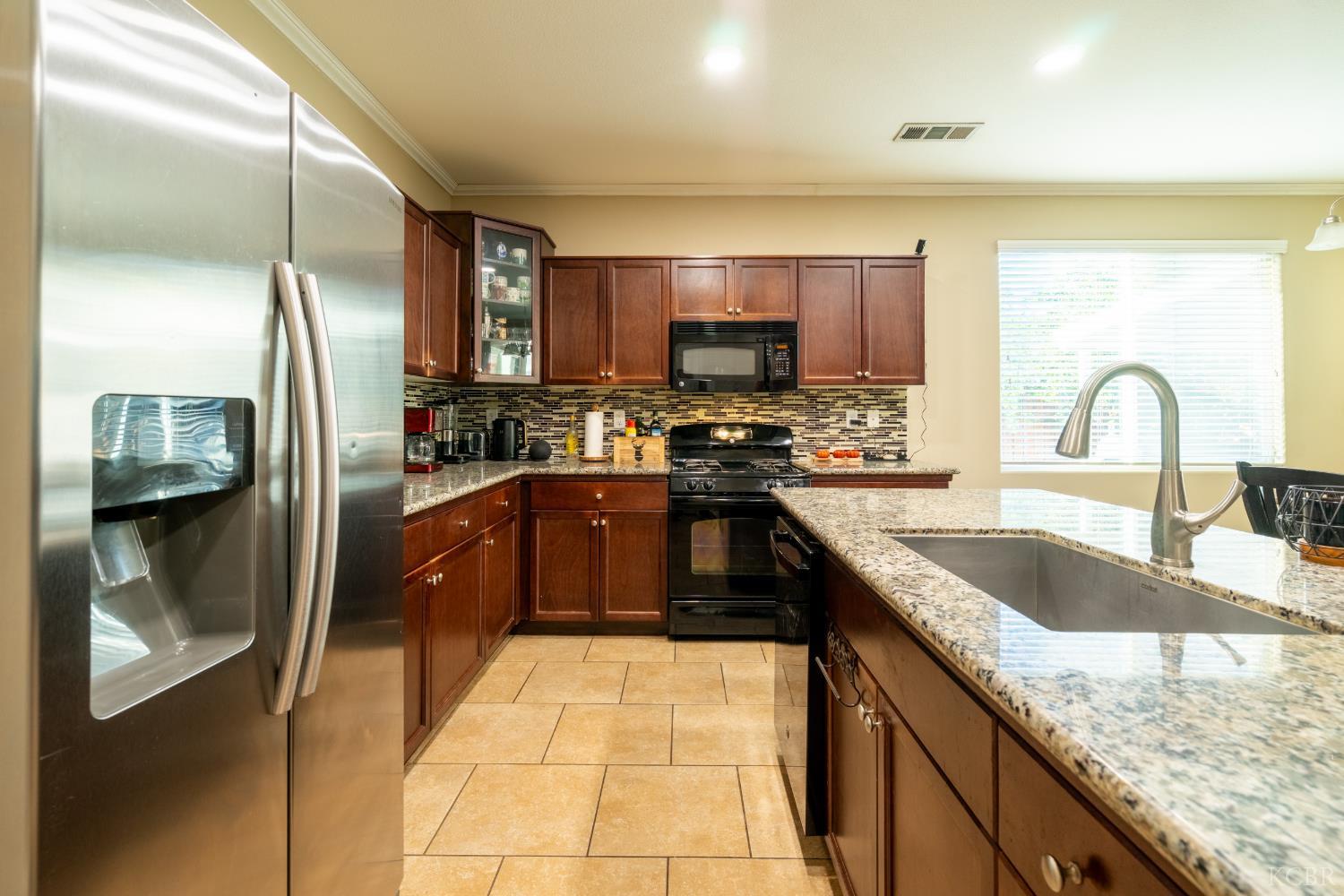 636 Firenze St, Lemoore, CA 93245