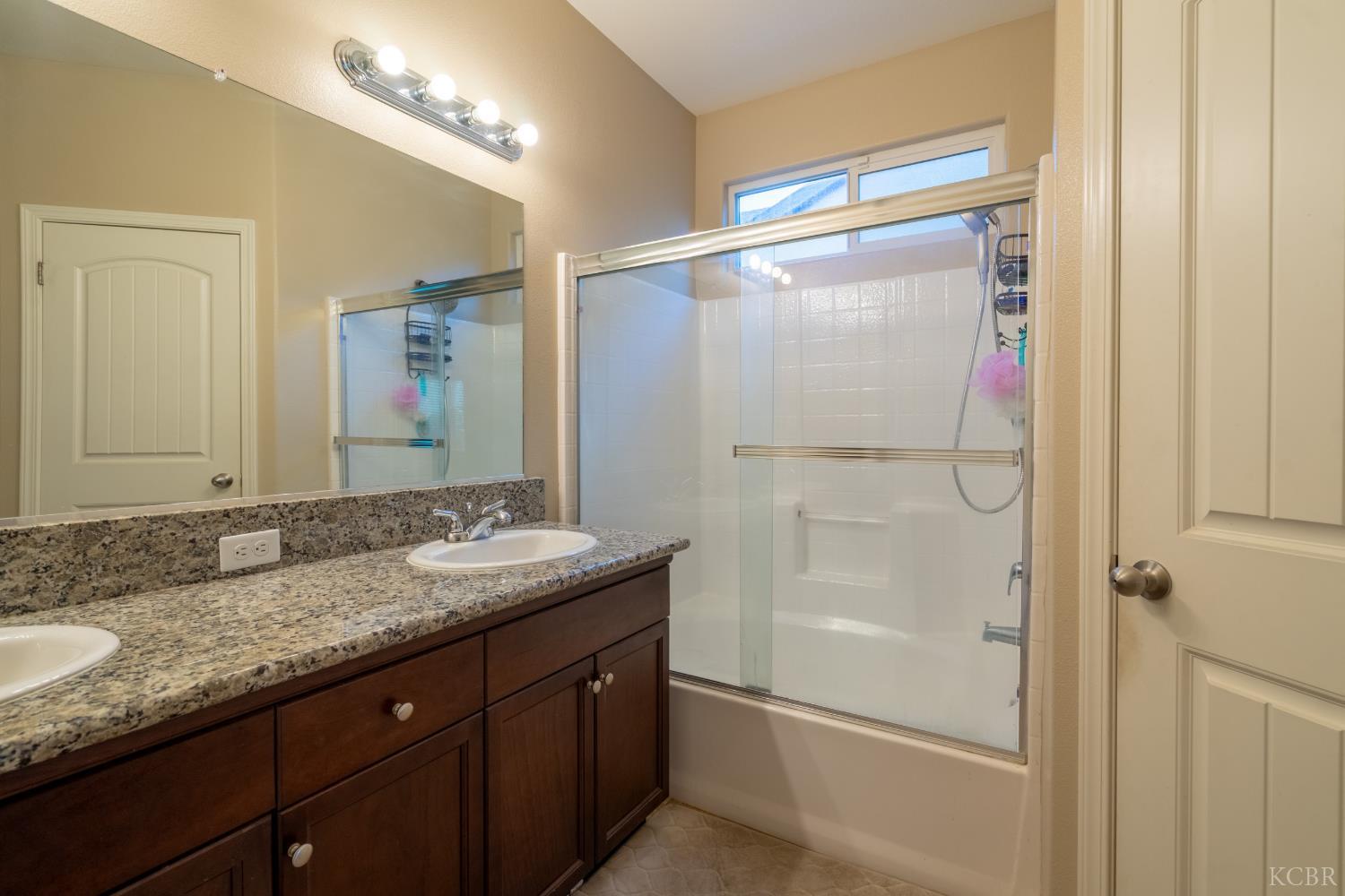 636 Firenze St, Lemoore, CA 93245