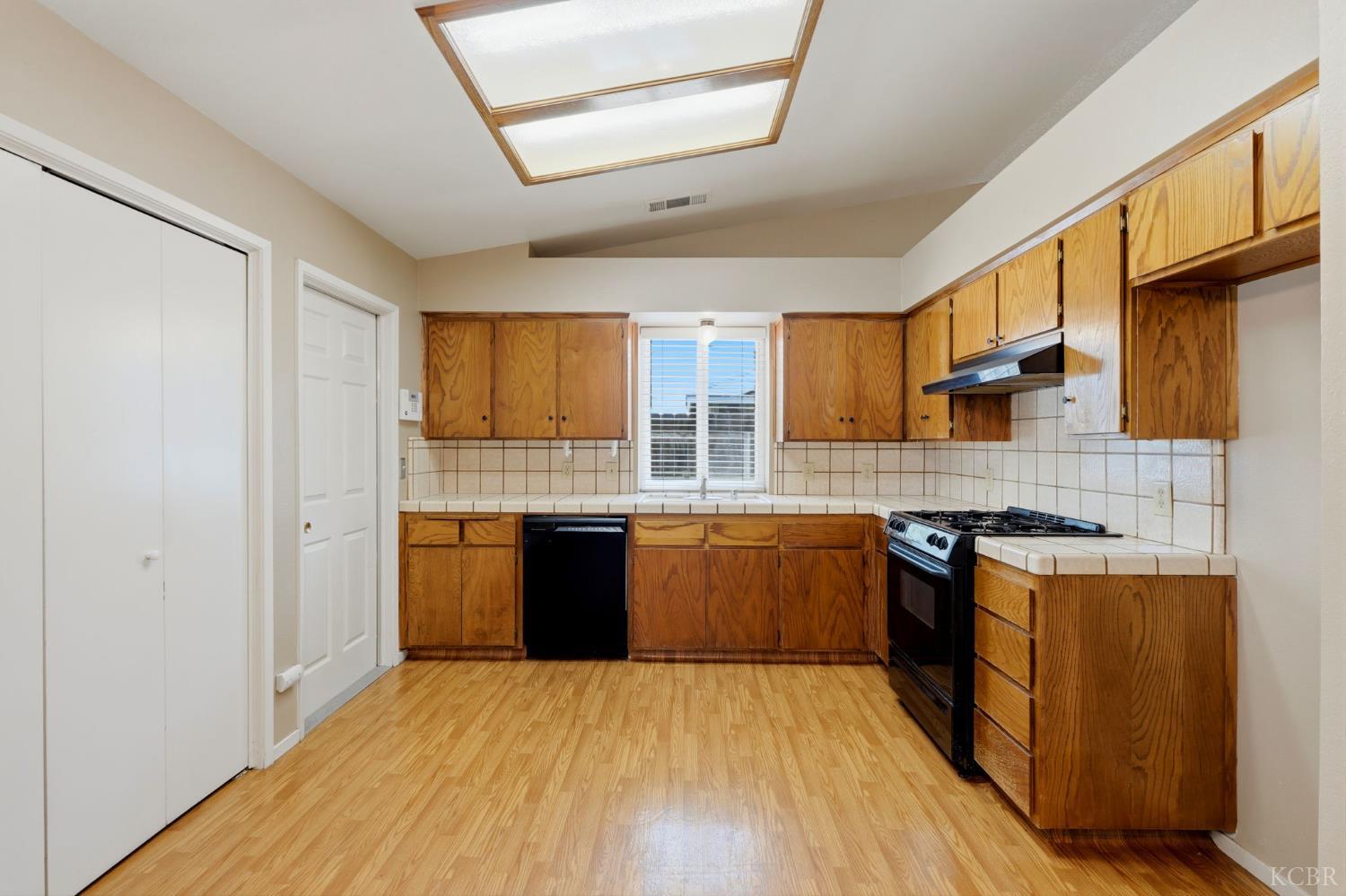 2246 Lemonwood Ct, Hanford, CA 93230