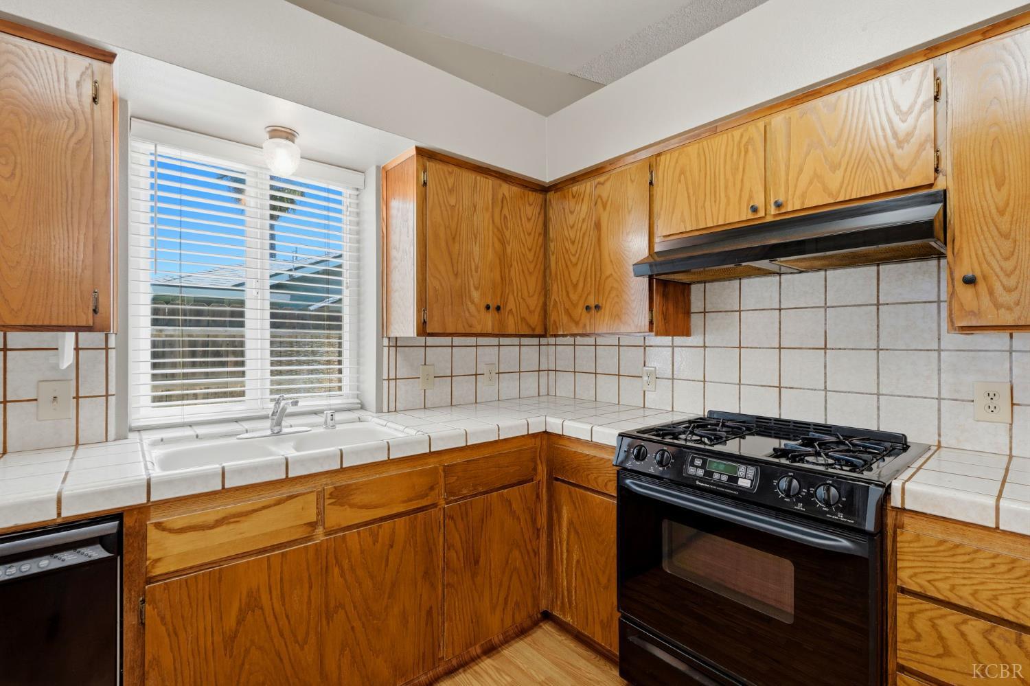 2246 Lemonwood Ct, Hanford, CA 93230