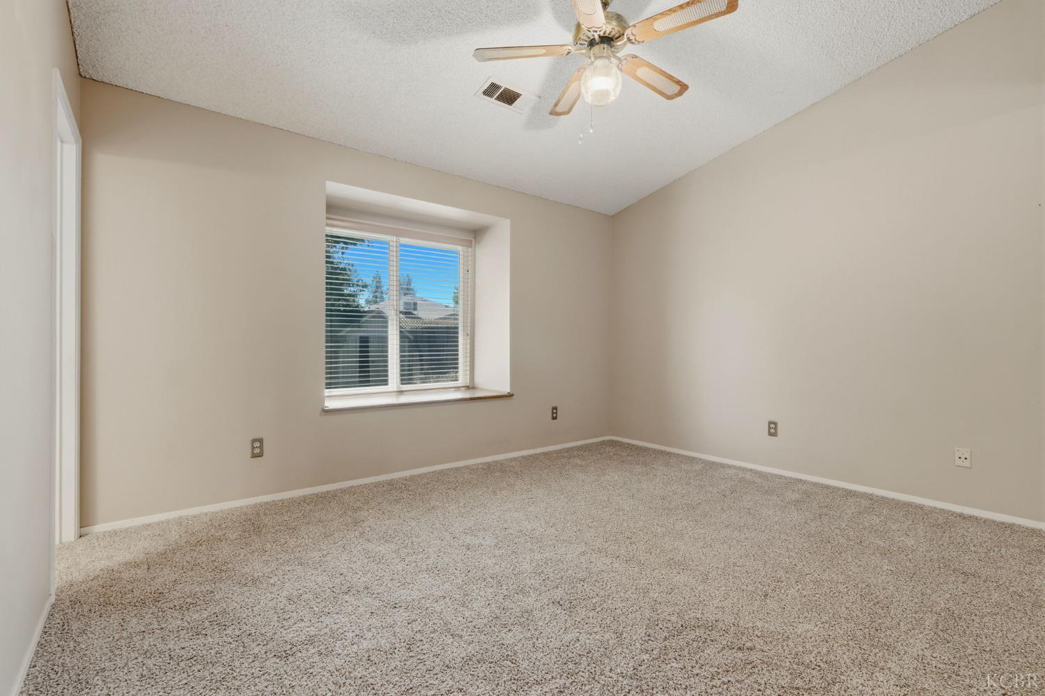 2246 Lemonwood Ct, Hanford, CA 93230