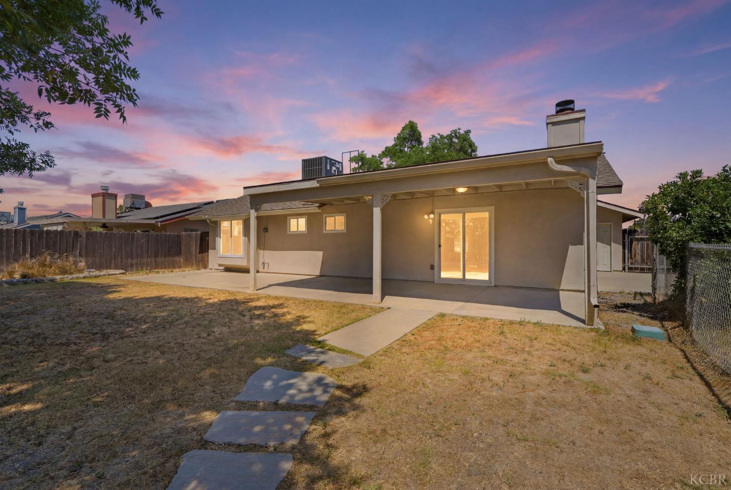 2246 Lemonwood Ct, Hanford, CA 93230