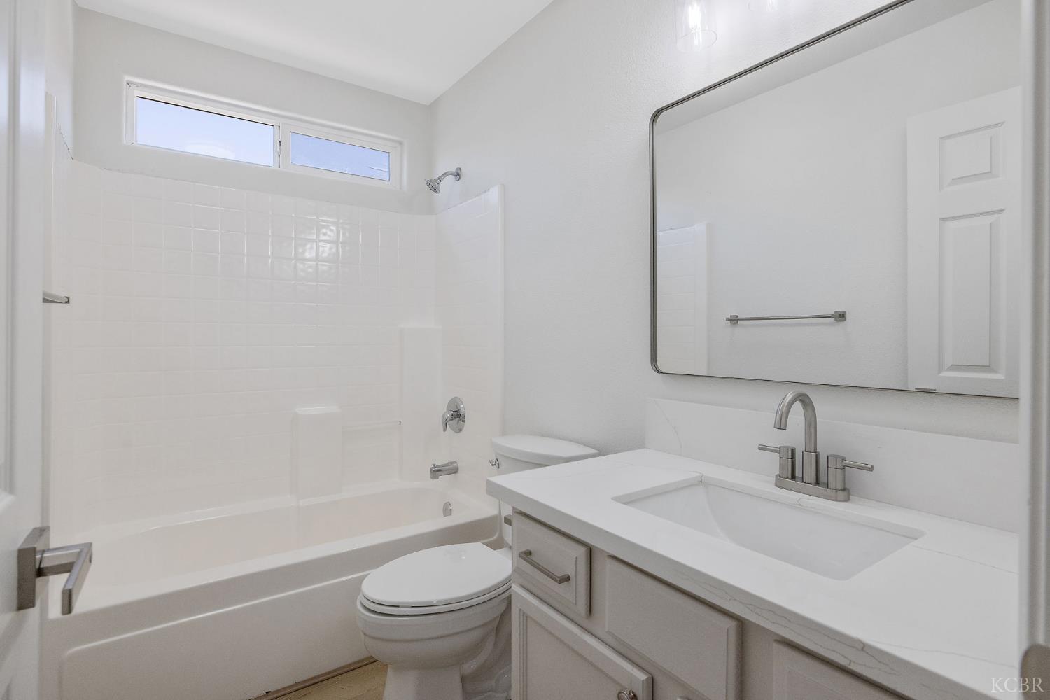 1882 Santa Maria Ave, Porterville, CA 93257