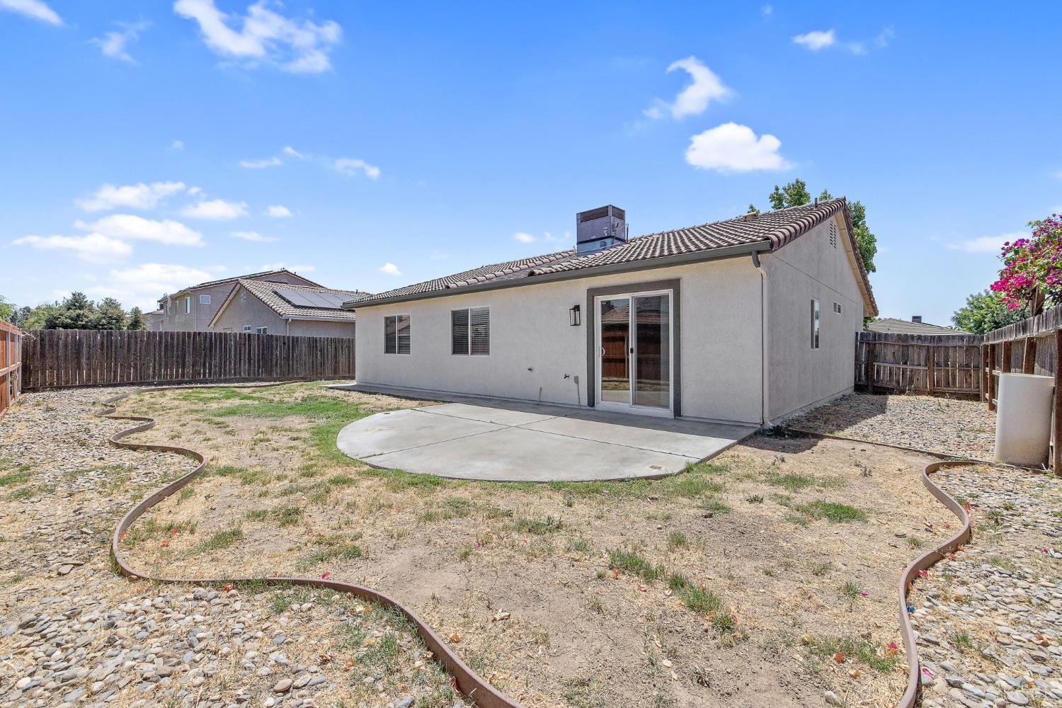 1882 Santa Maria Ave, Porterville, CA 93257
