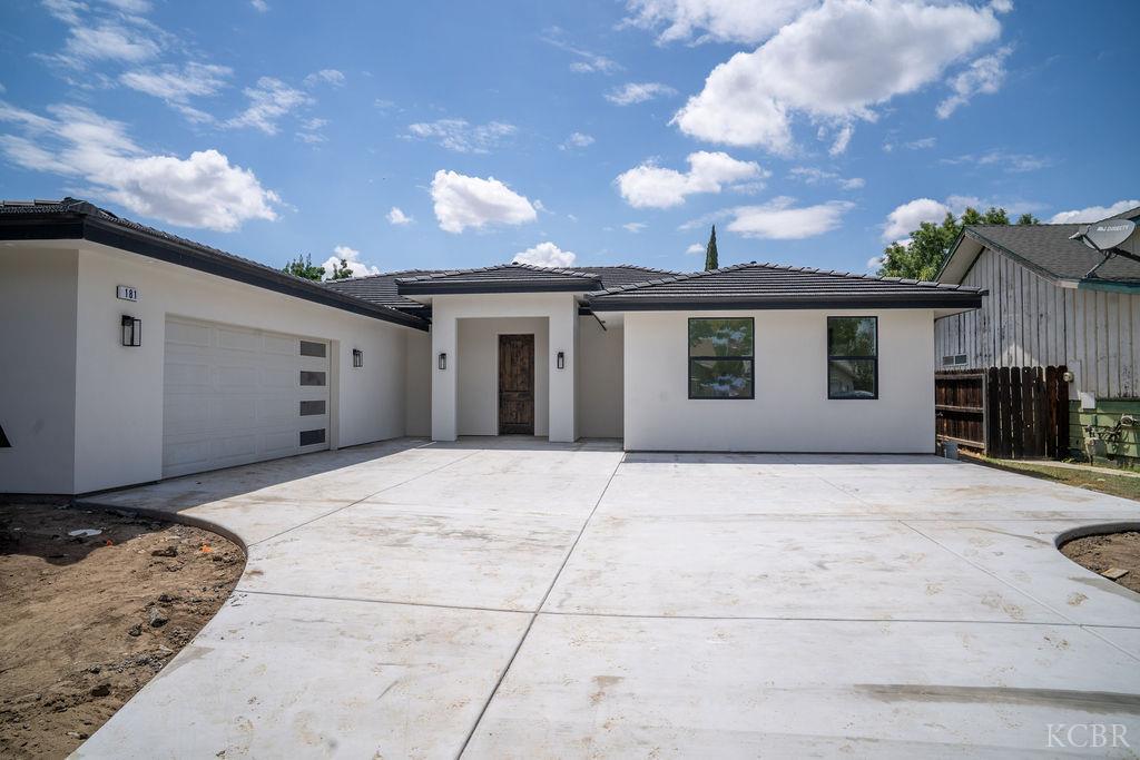 181 Grace Ct, Lemoore, CA 93245