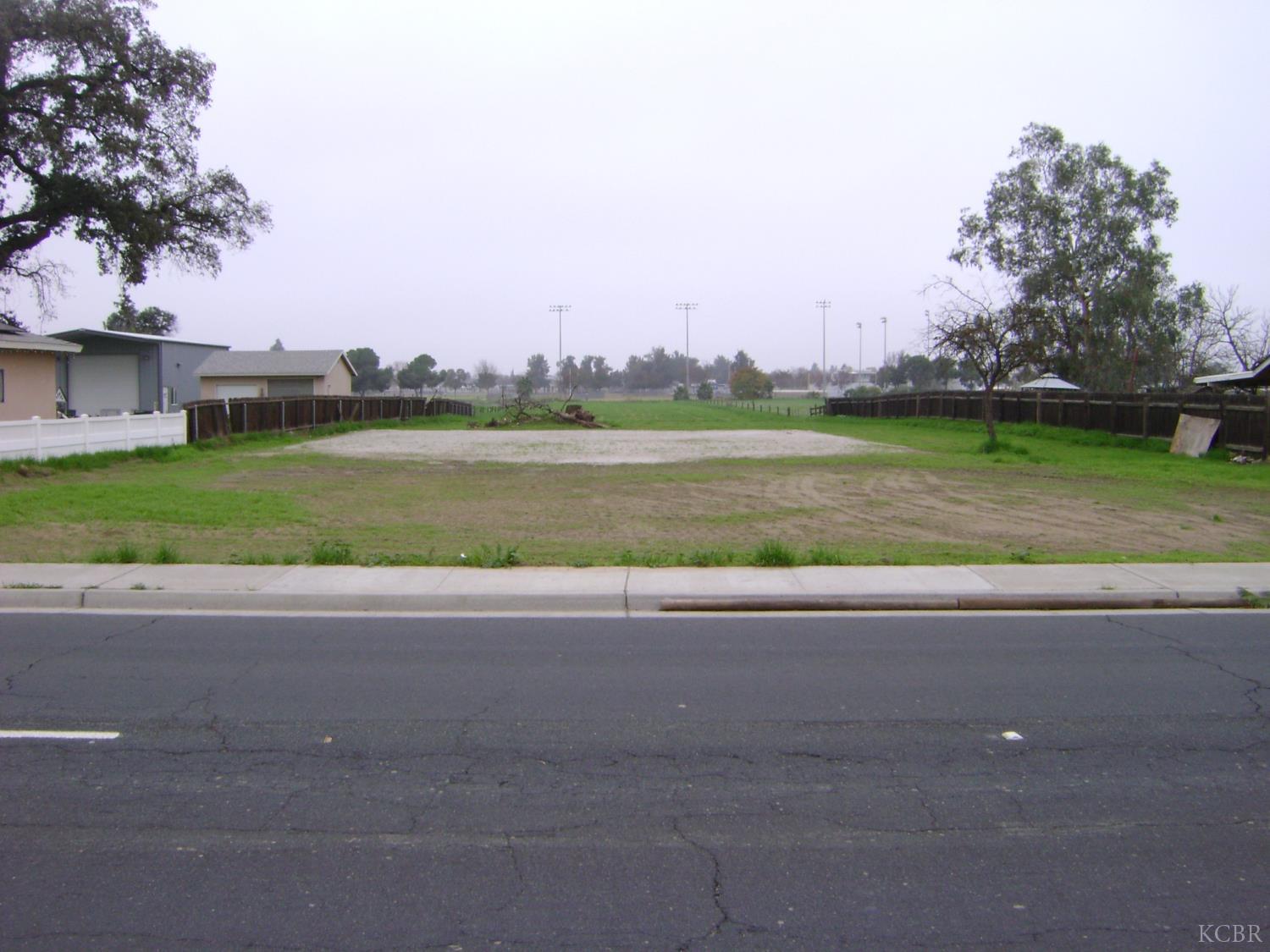 1045 E Grangeville Blvd, Hanford, CA 93230