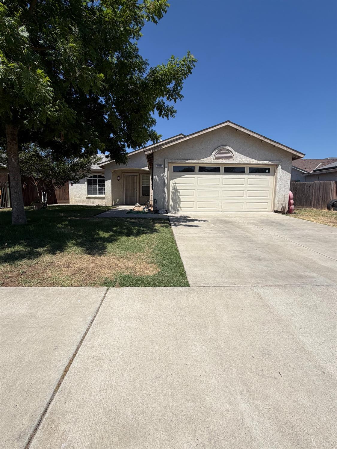 11154 Persimon Cir, Armona, CA 93202