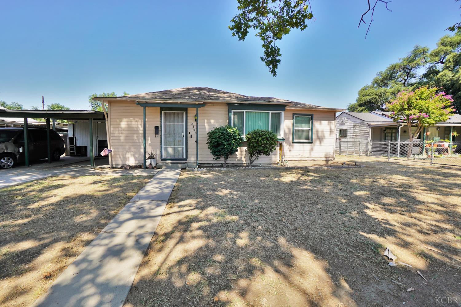 2307 N Valeria St N, Fresno, CA 93703