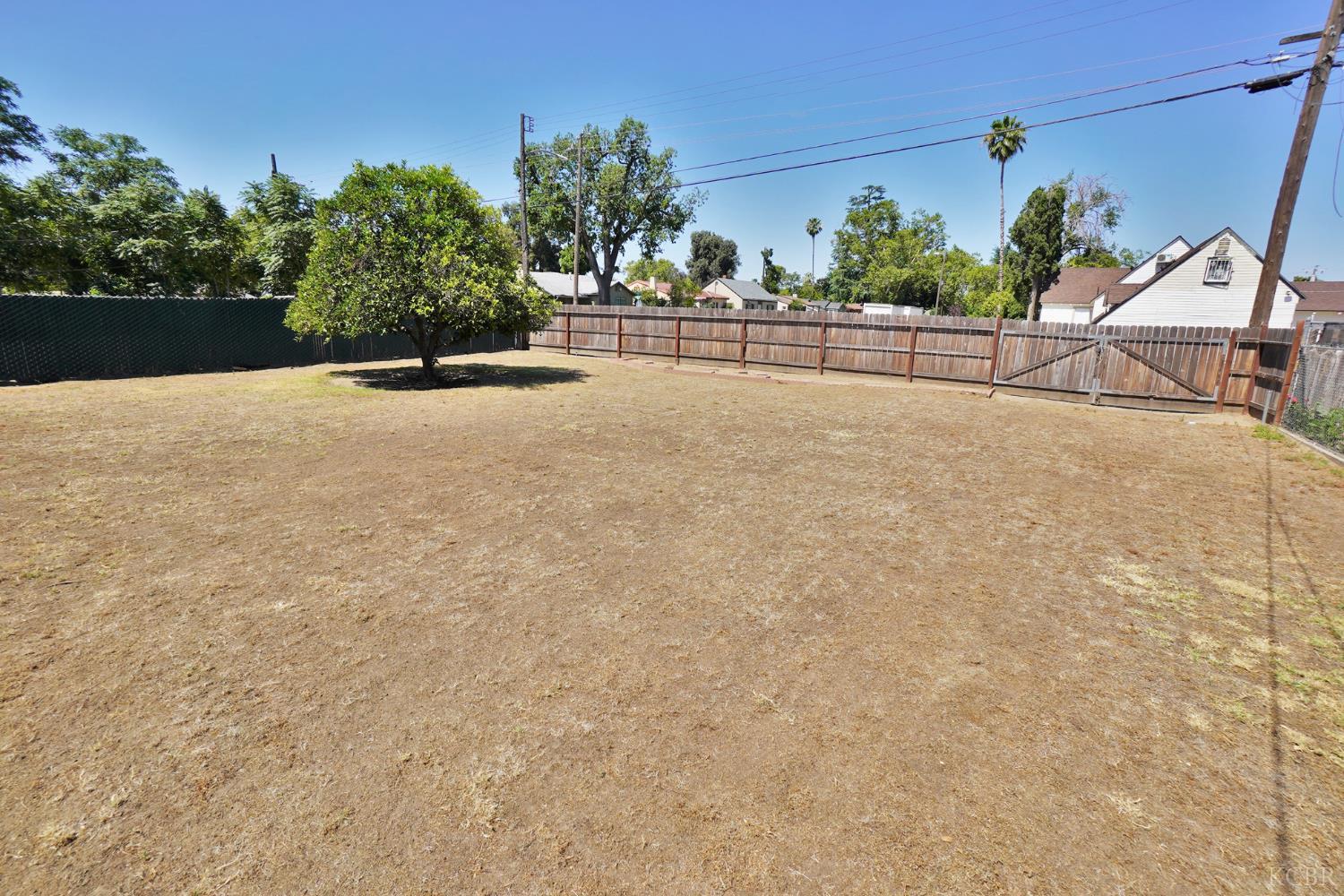 2307 N Valeria St N, Fresno, CA 93703
