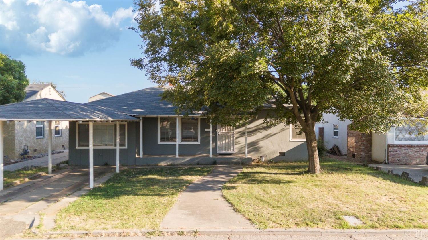 229 W Colonial Dr, Hanford, CA 93230