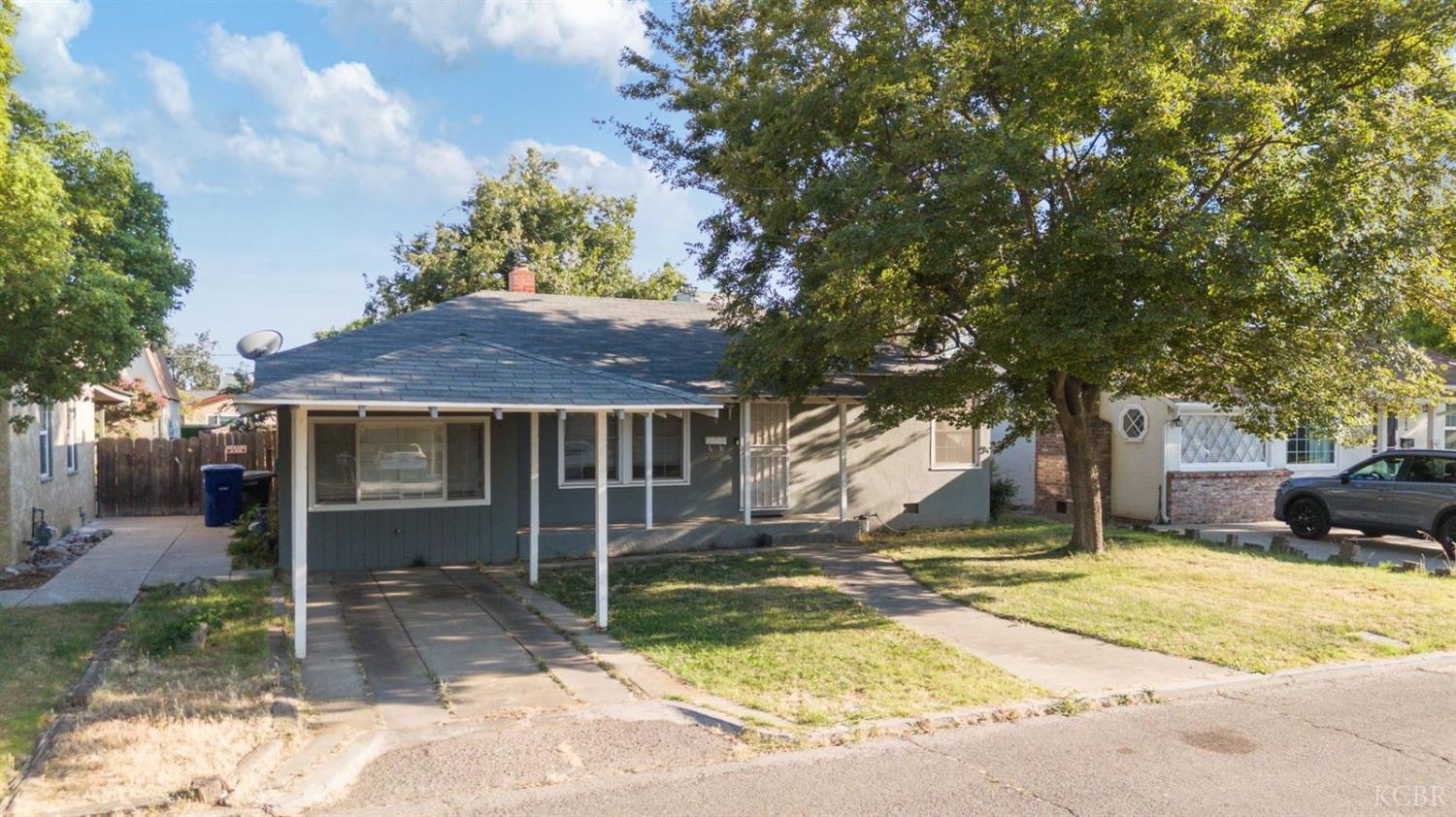 229 W Colonial Dr, Hanford, CA 93230