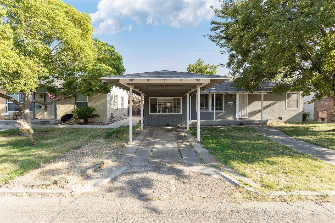 229 W Colonial Dr, Hanford, CA 93230