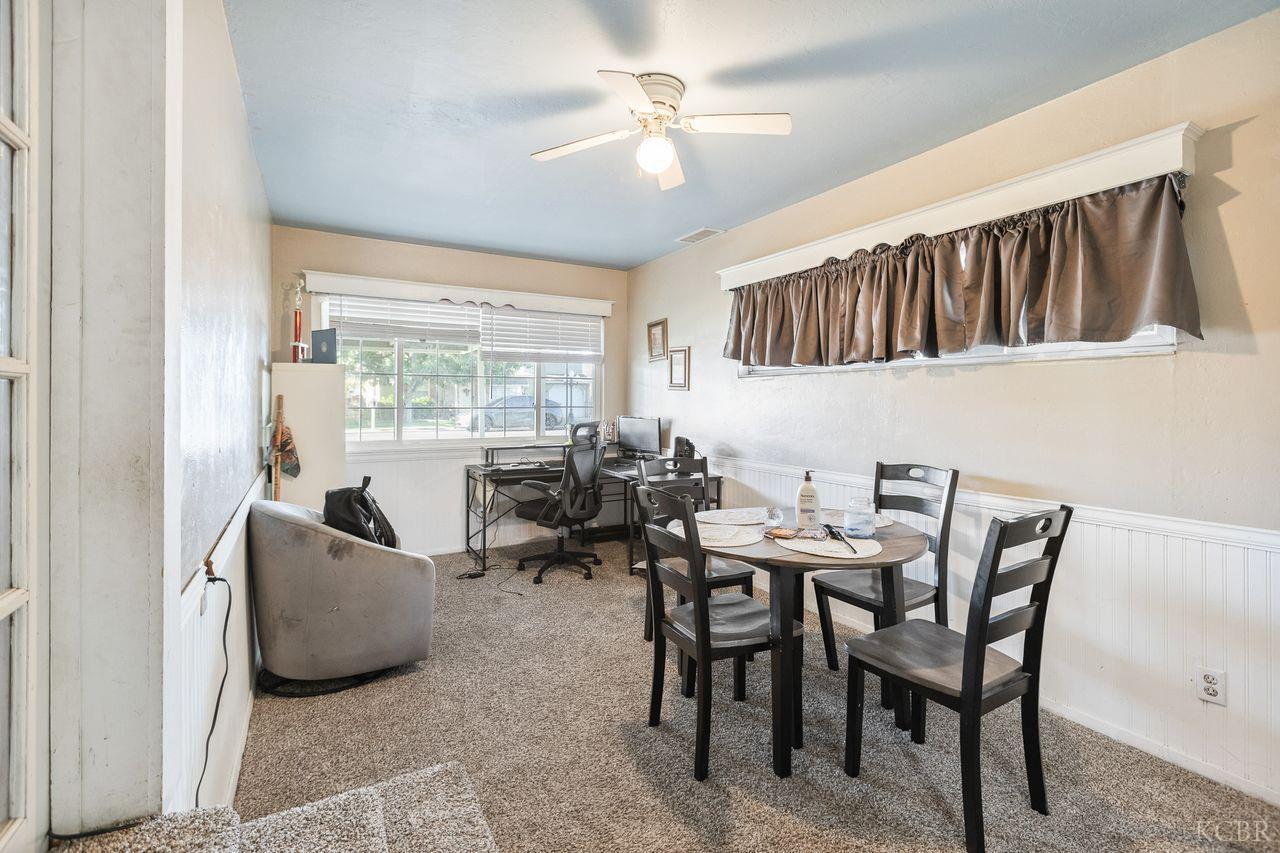 229 W Colonial Dr, Hanford, CA 93230