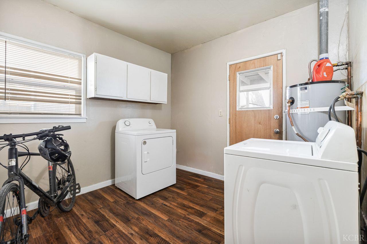 229 W Colonial Dr, Hanford, CA 93230