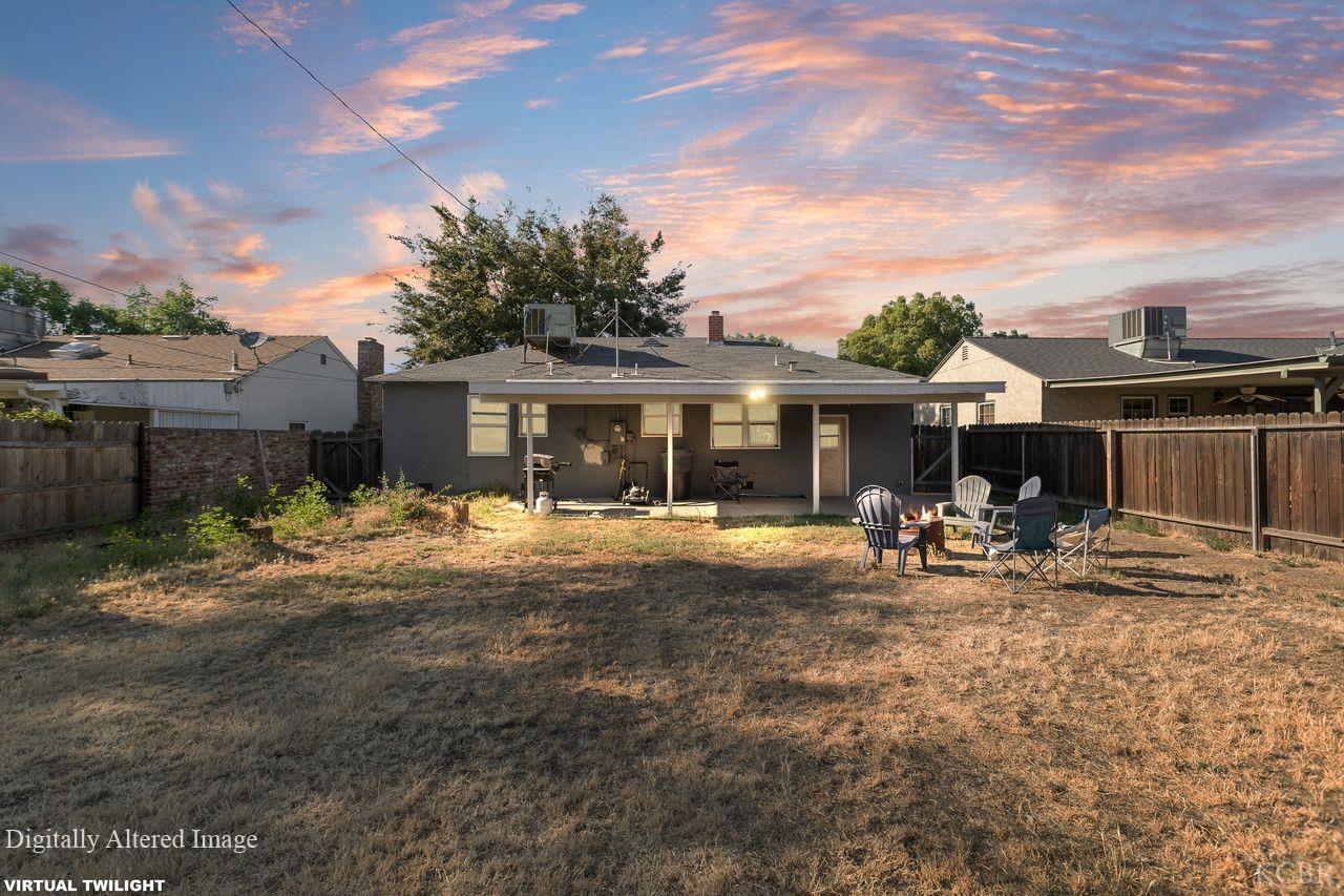 229 W Colonial Dr, Hanford, CA 93230
