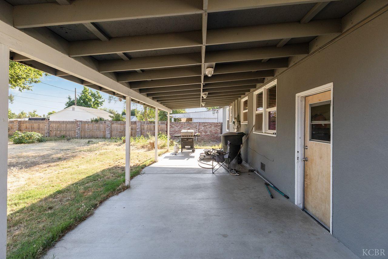 229 W Colonial Dr, Hanford, CA 93230