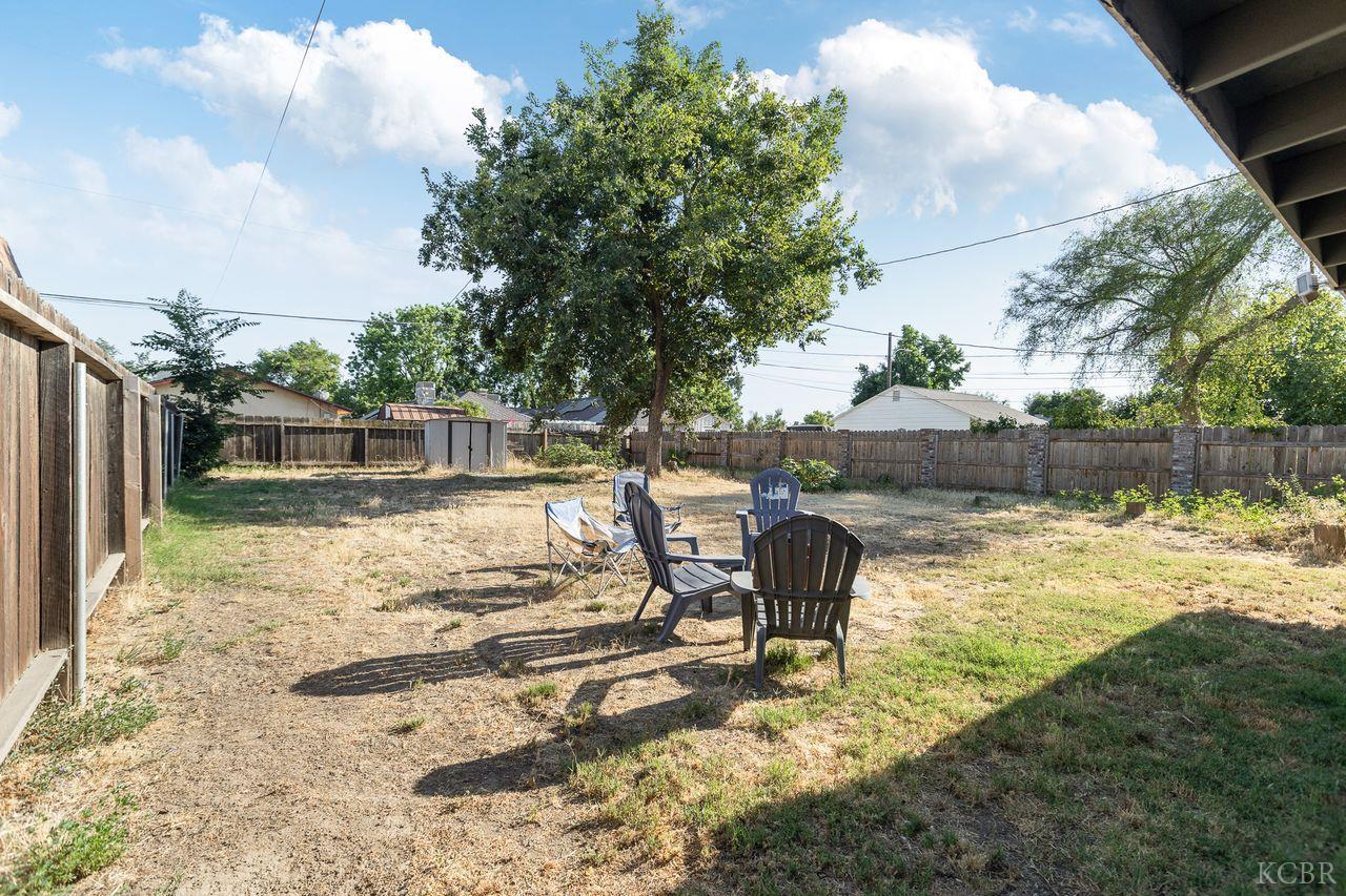 229 W Colonial Dr, Hanford, CA 93230
