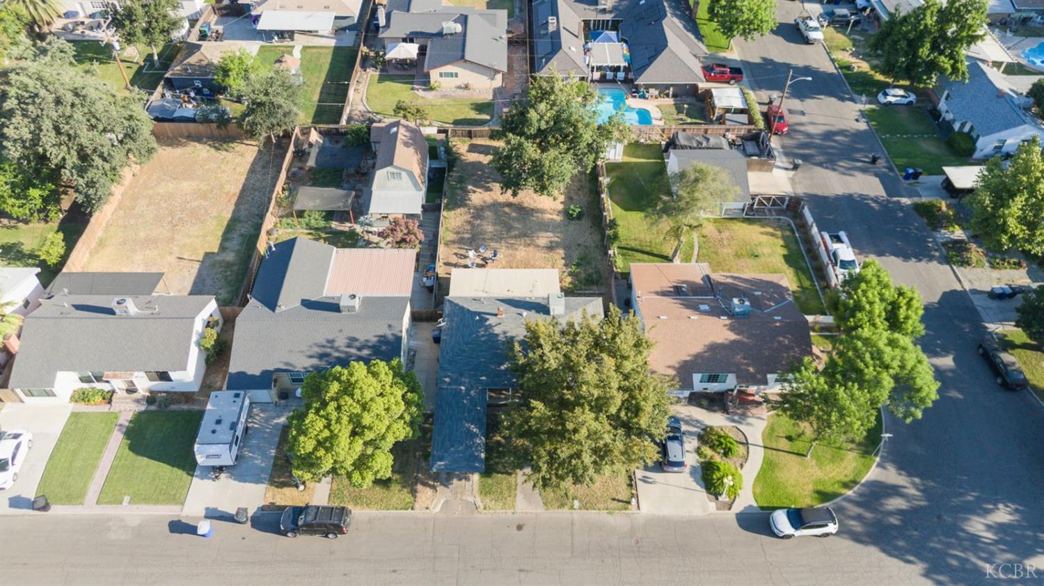 229 W Colonial Dr, Hanford, CA 93230