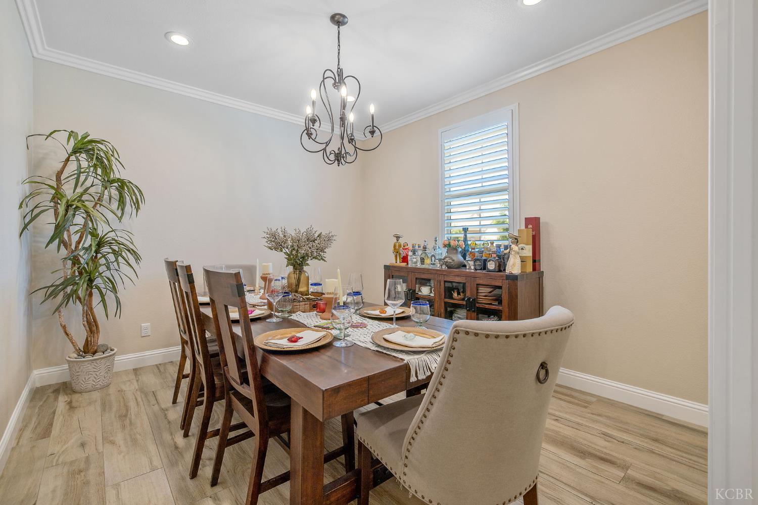 908 Tuscany Ct, Lemoore, CA 93245