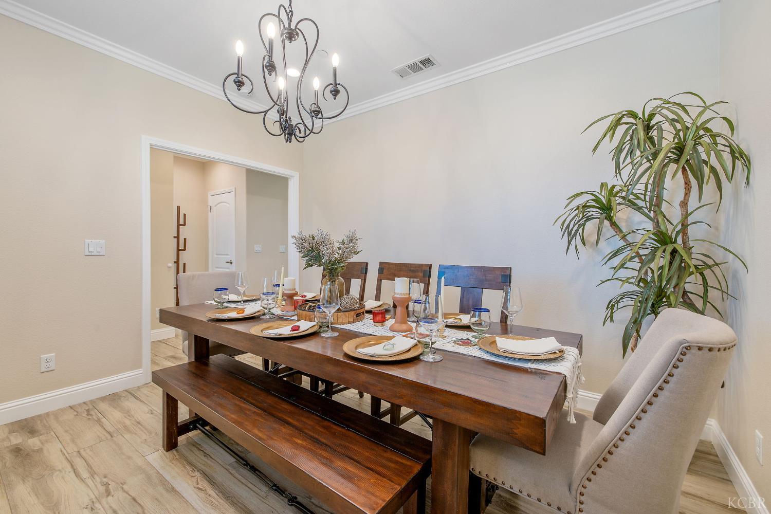 908 Tuscany Ct, Lemoore, CA 93245