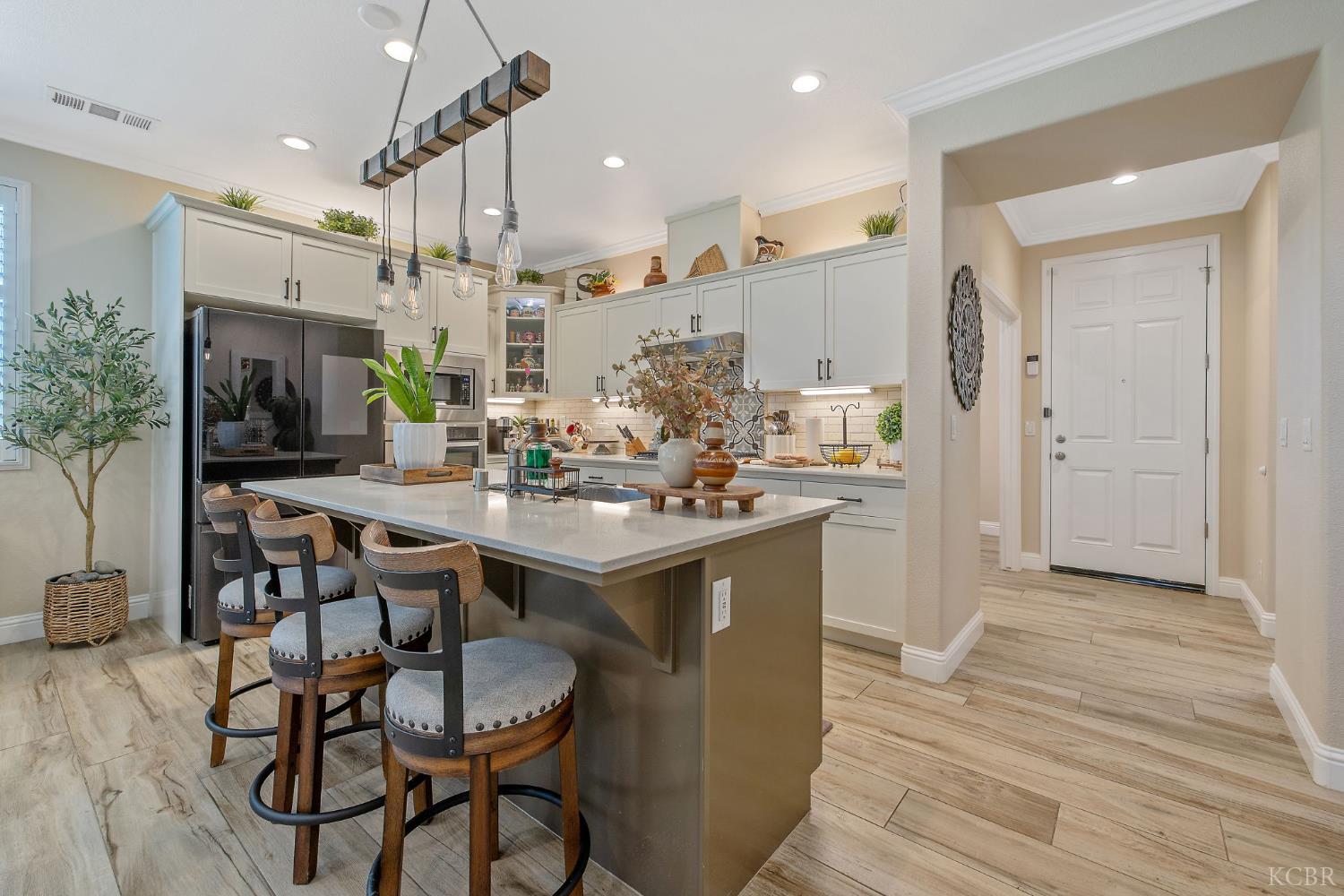 908 Tuscany Ct, Lemoore, CA 93245