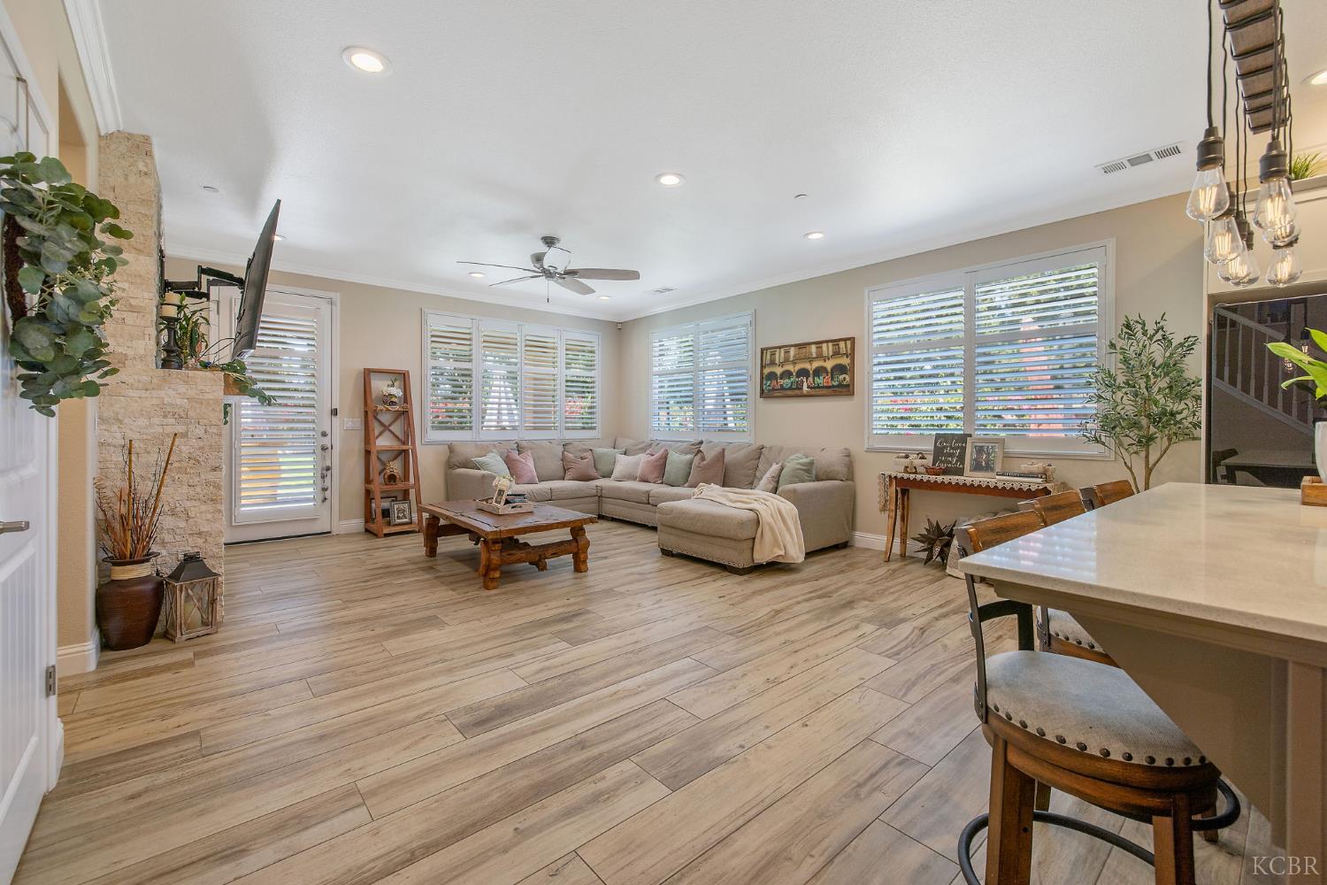 908 Tuscany Ct, Lemoore, CA 93245