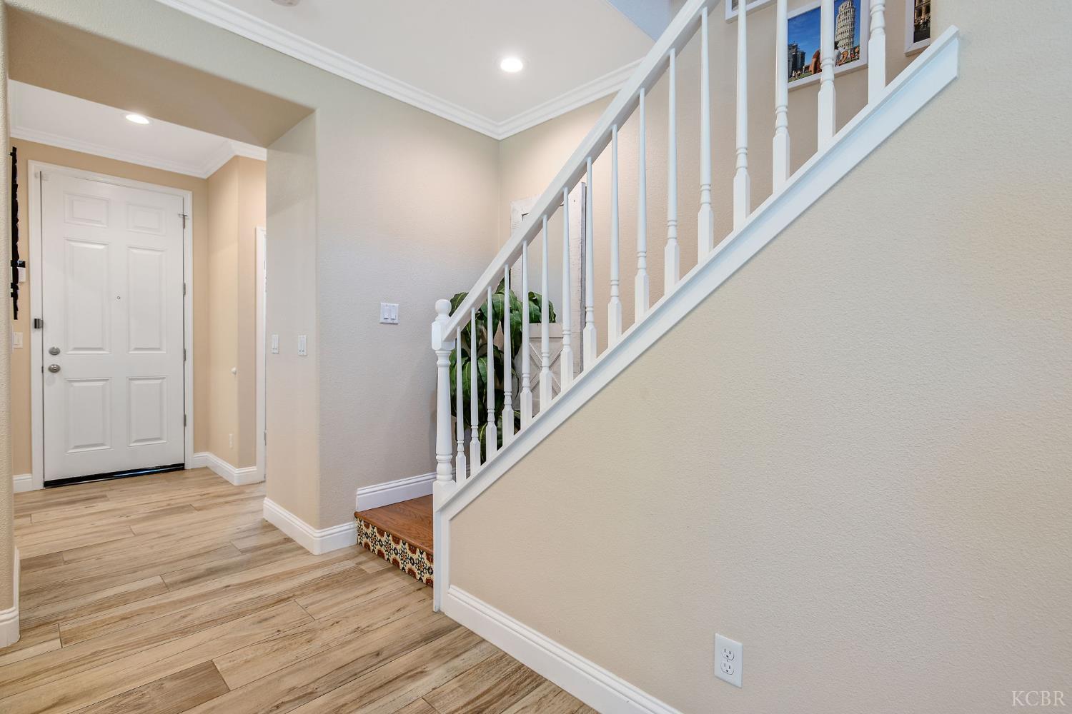 908 Tuscany Ct, Lemoore, CA 93245
