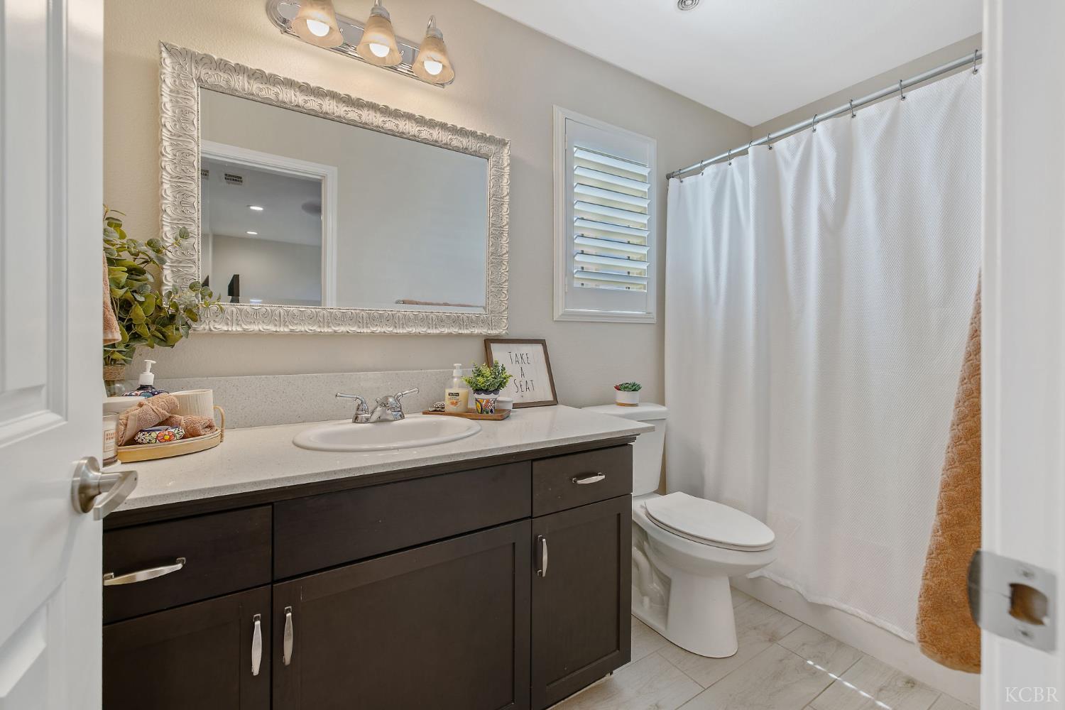 908 Tuscany Ct, Lemoore, CA 93245