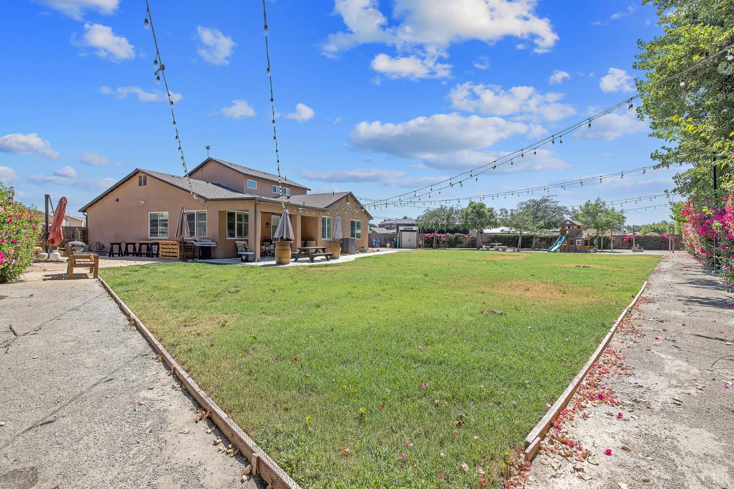 908 Tuscany Ct, Lemoore, CA 93245