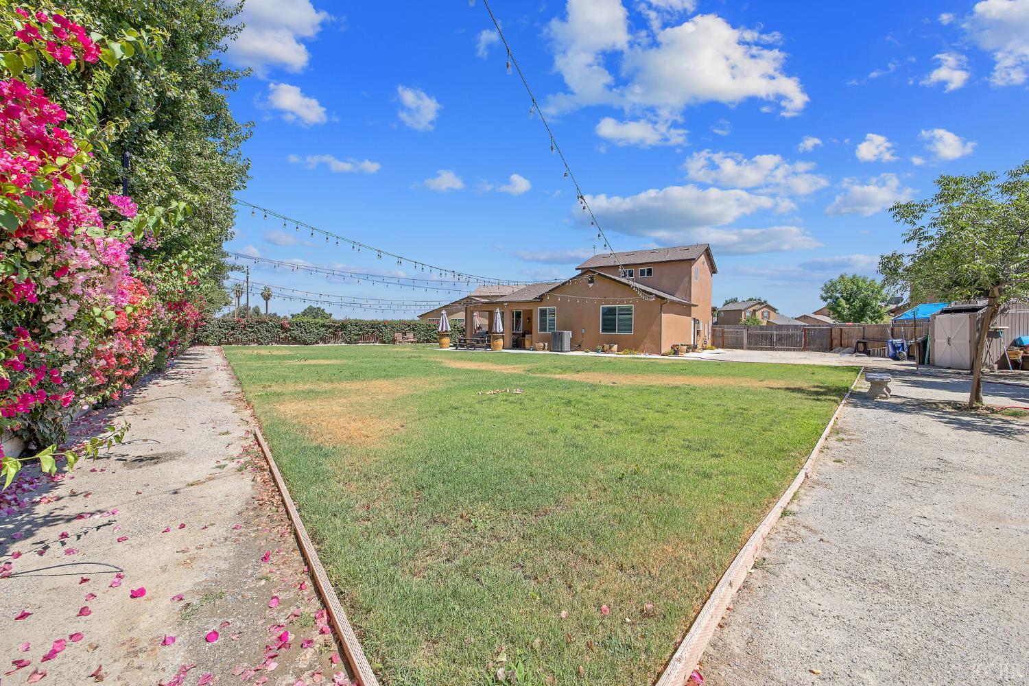 908 Tuscany Ct, Lemoore, CA 93245