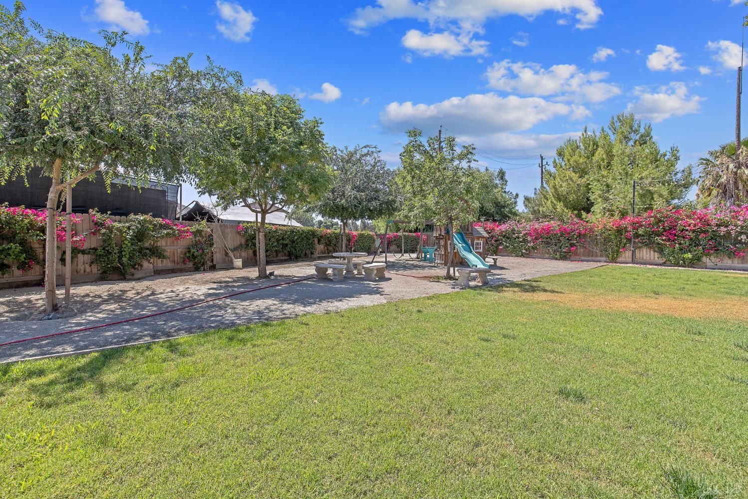 908 Tuscany Ct, Lemoore, CA 93245