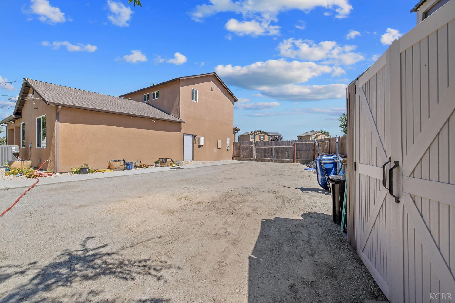 908 Tuscany Ct, Lemoore, CA 93245