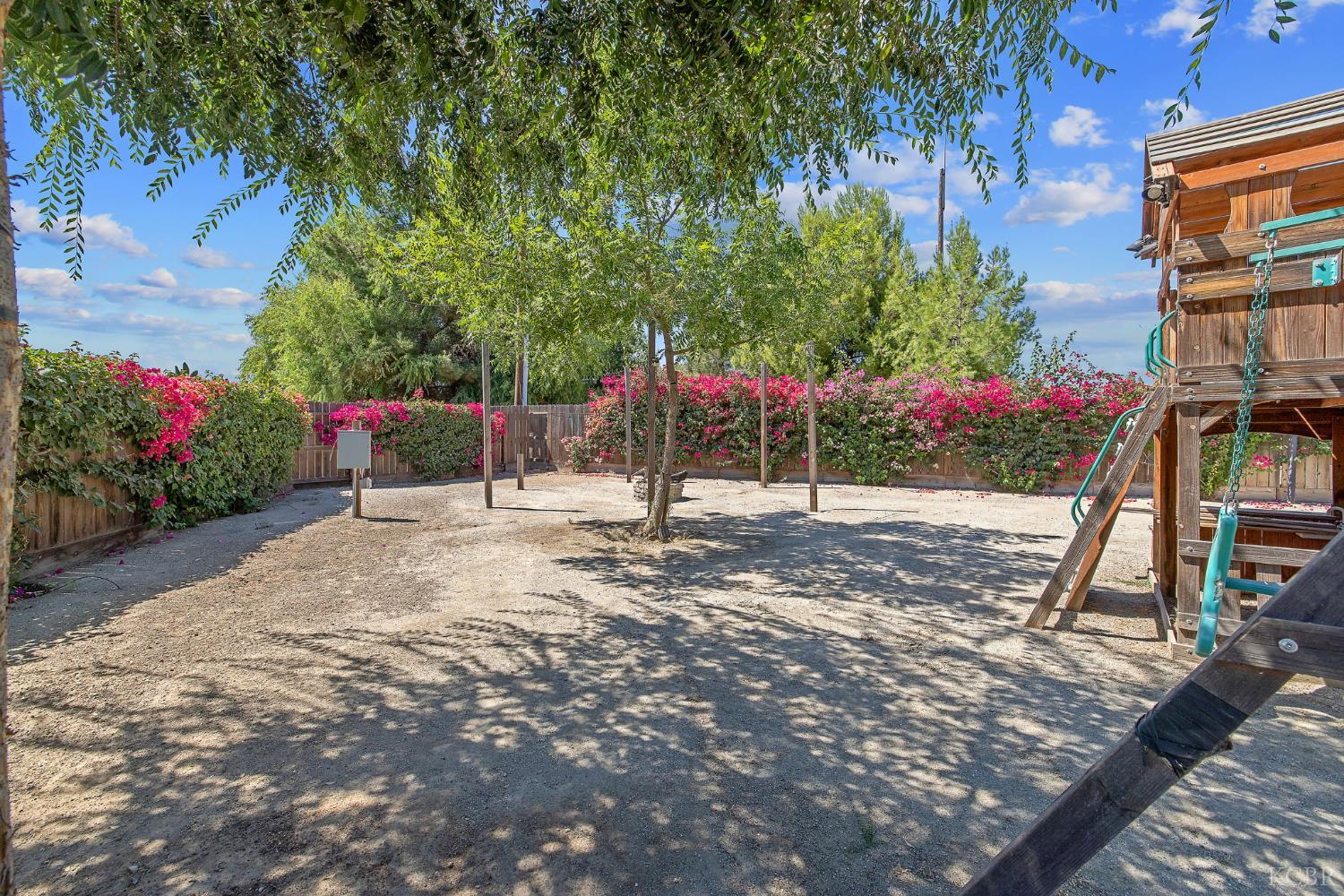 908 Tuscany Ct, Lemoore, CA 93245