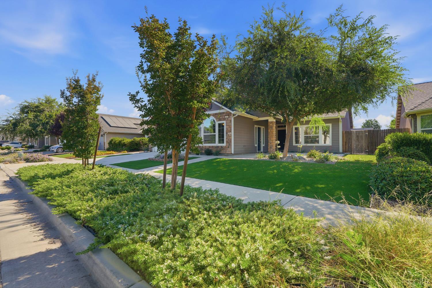 2025 Madeline Dr, Hanford, CA 93230