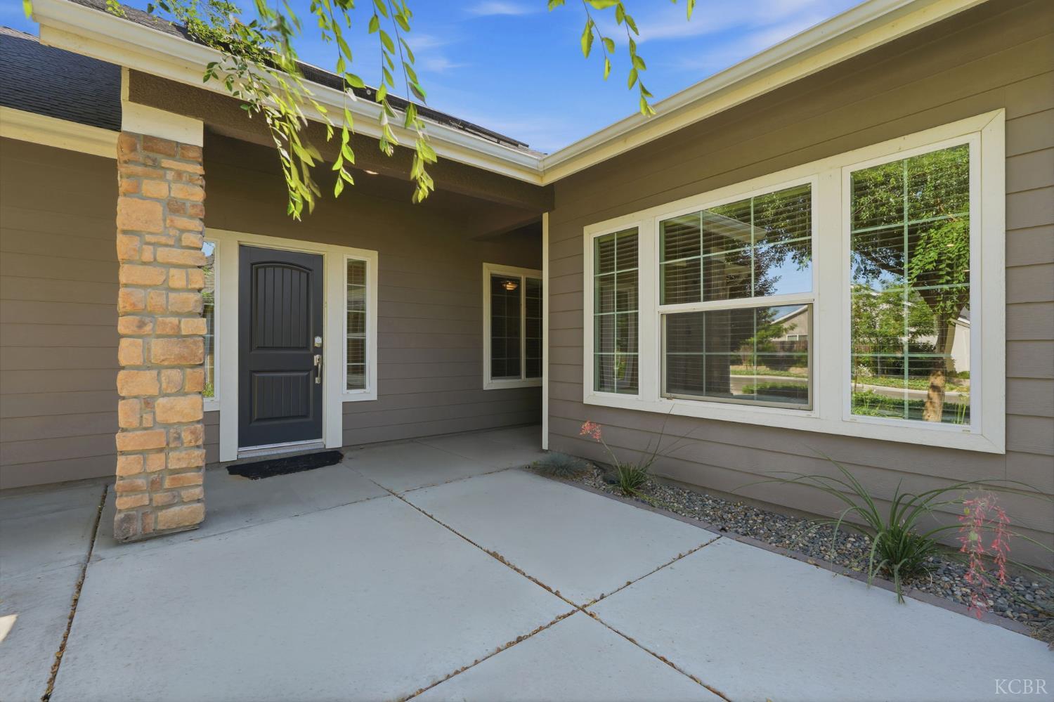 2025 Madeline Dr, Hanford, CA 93230