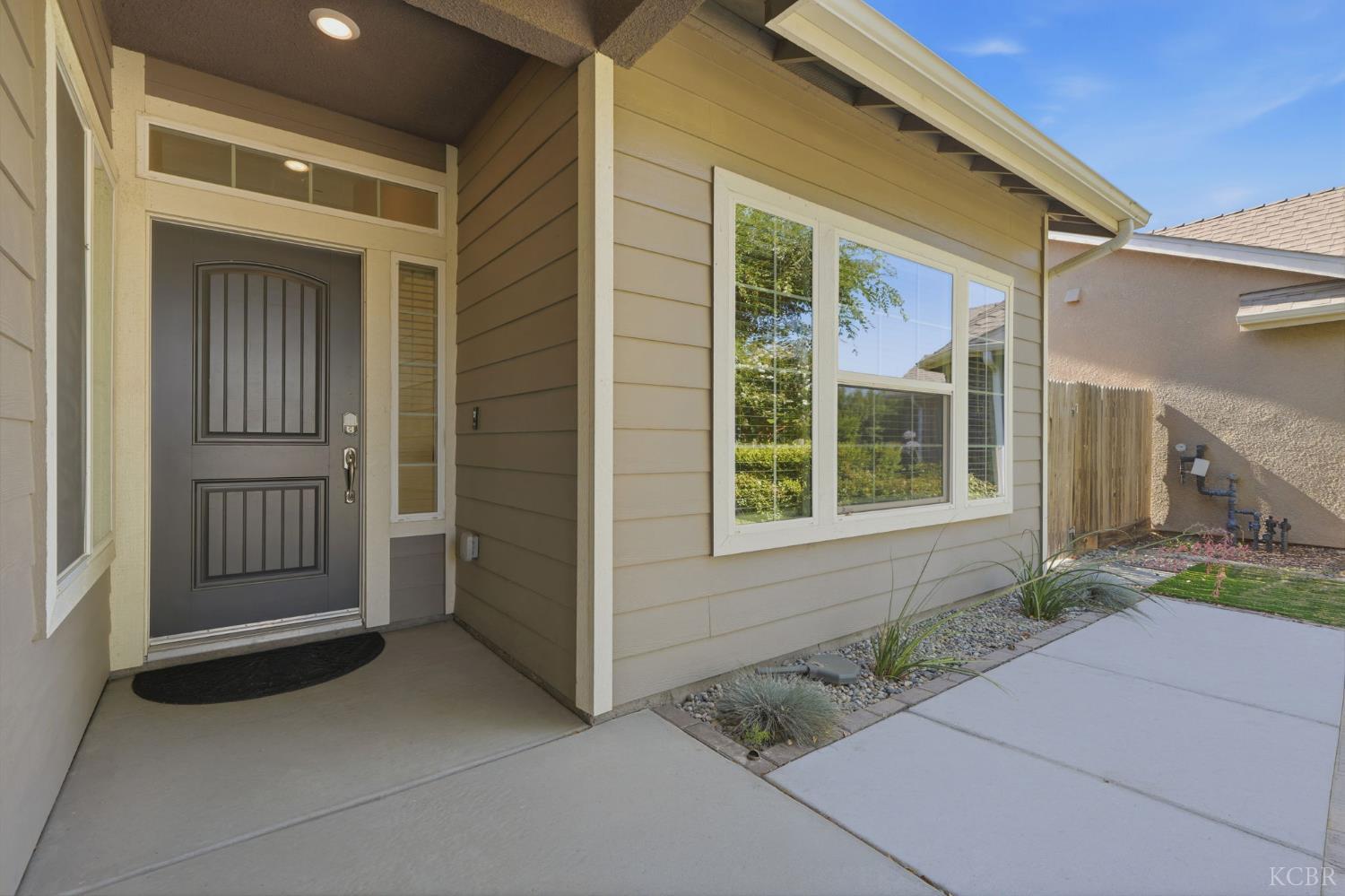 2025 Madeline Dr, Hanford, CA 93230