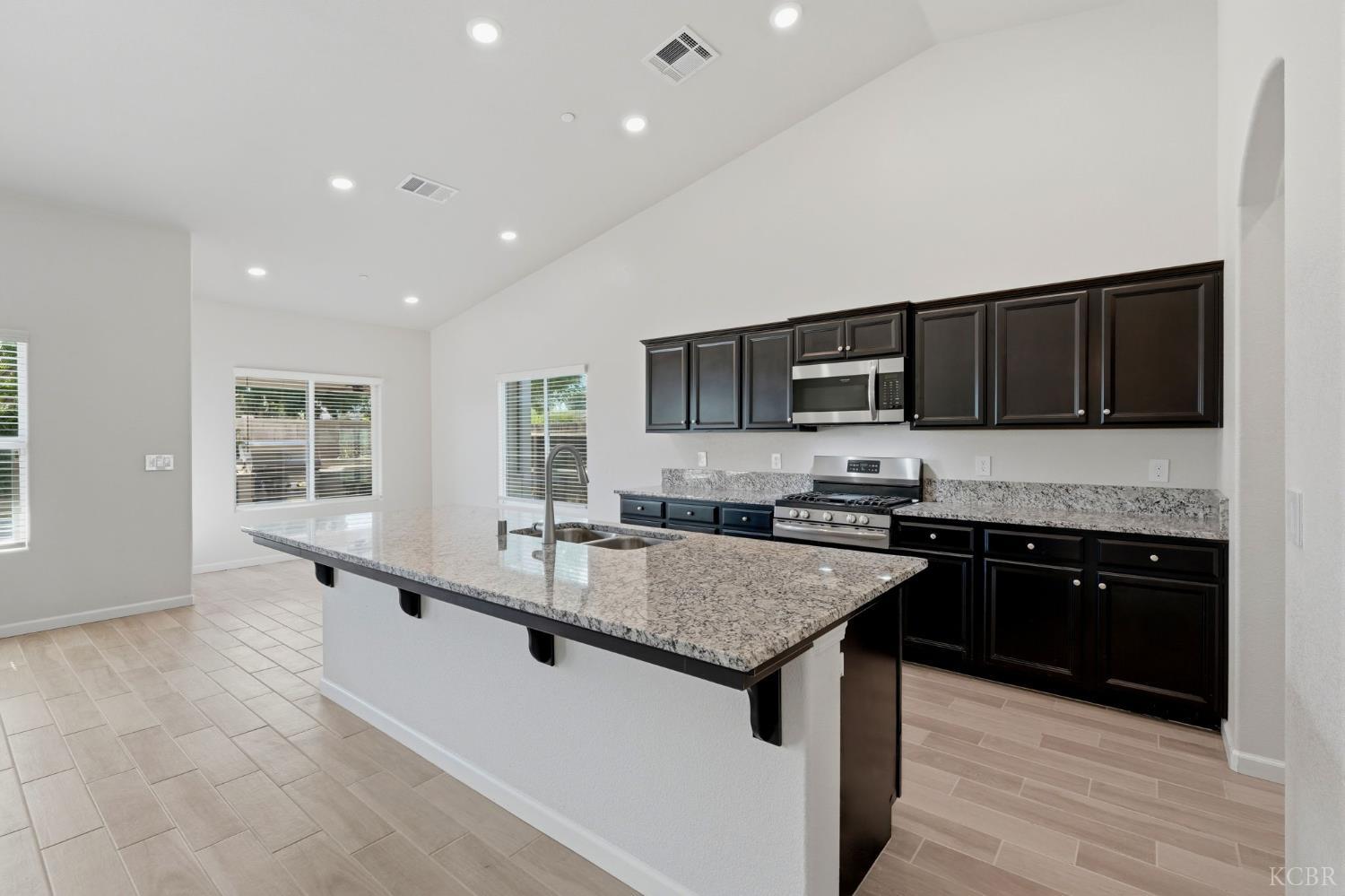 2025 Madeline Dr, Hanford, CA 93230