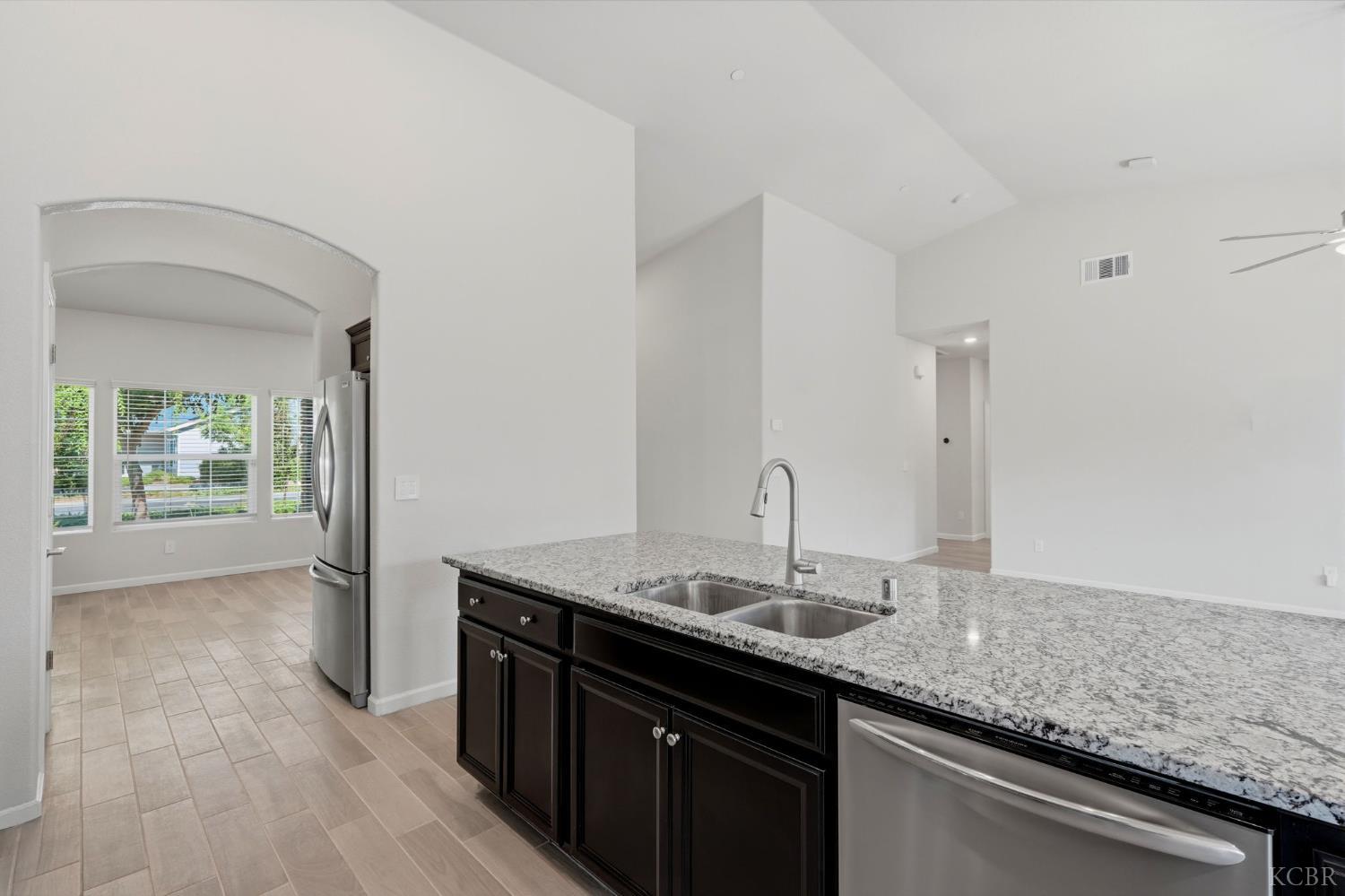 2025 Madeline Dr, Hanford, CA 93230