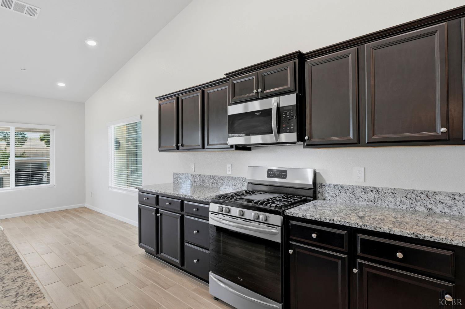 2025 Madeline Dr, Hanford, CA 93230