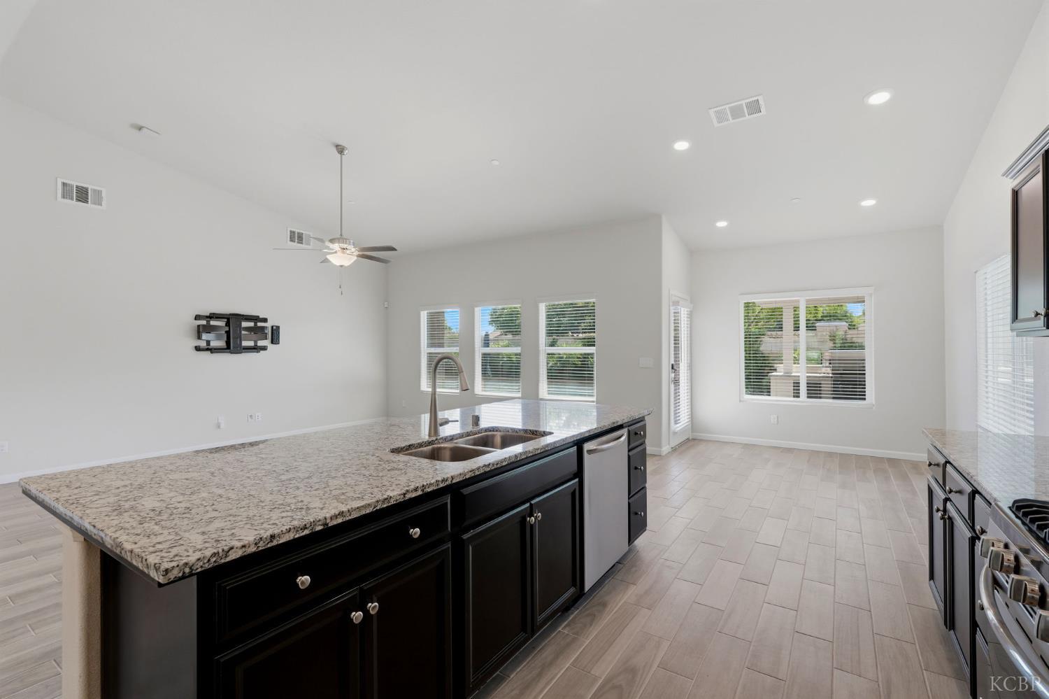 2025 Madeline Dr, Hanford, CA 93230