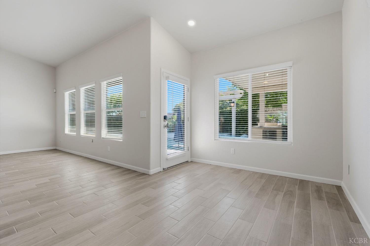 2025 Madeline Dr, Hanford, CA 93230