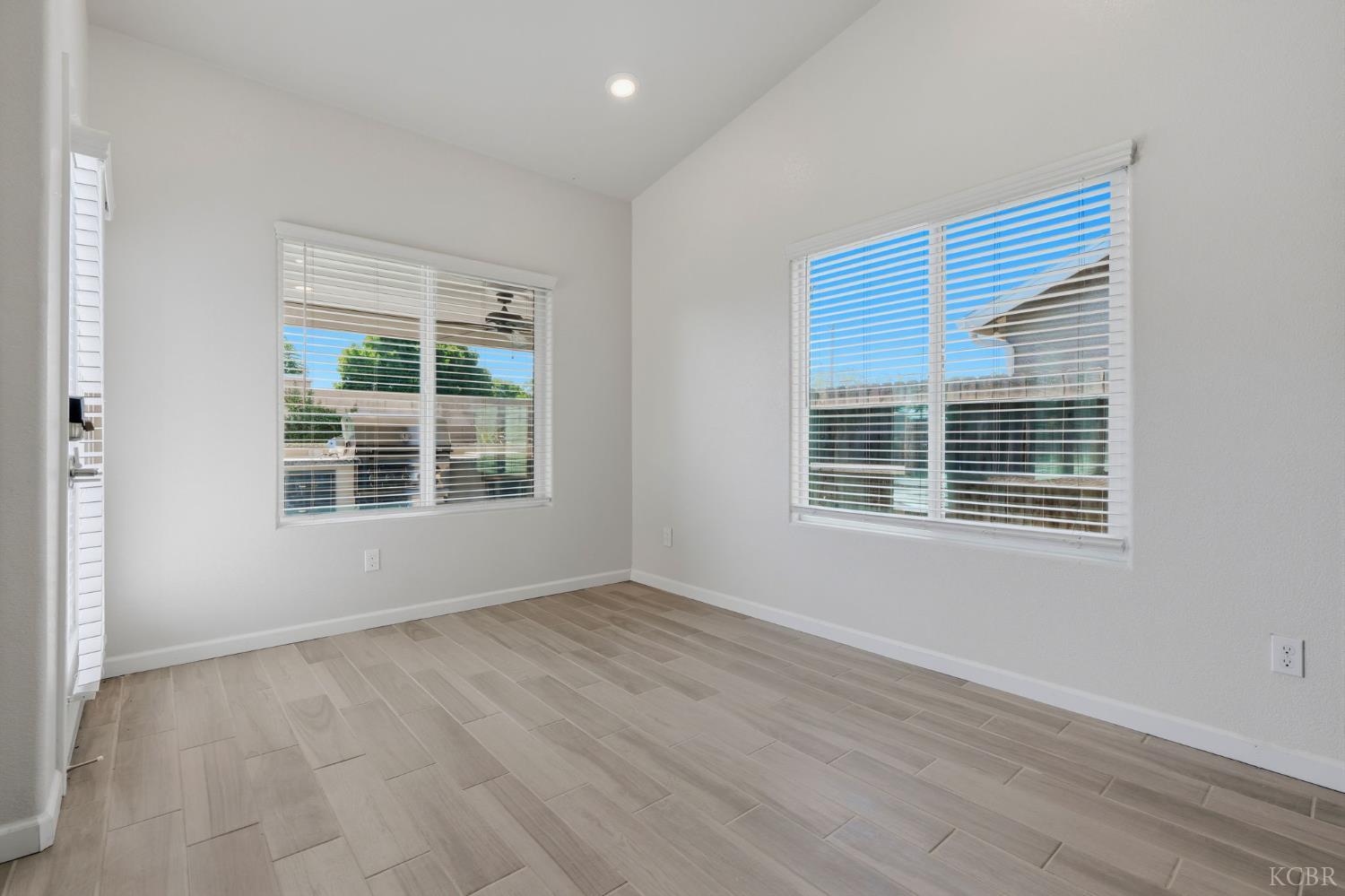 2025 Madeline Dr, Hanford, CA 93230