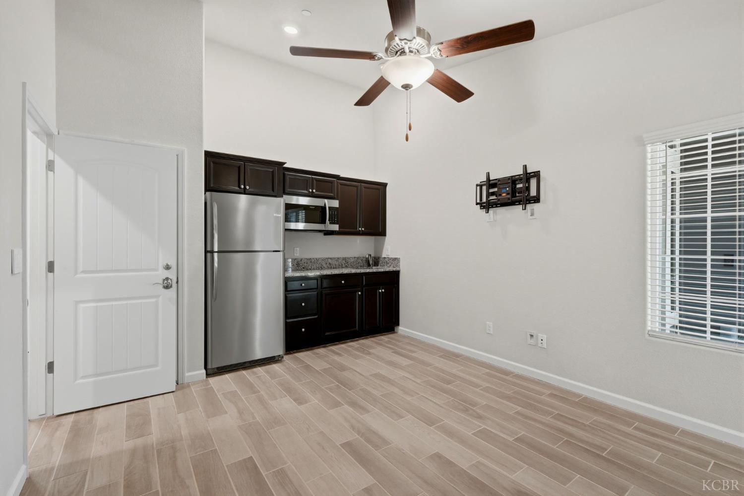 2025 Madeline Dr, Hanford, CA 93230