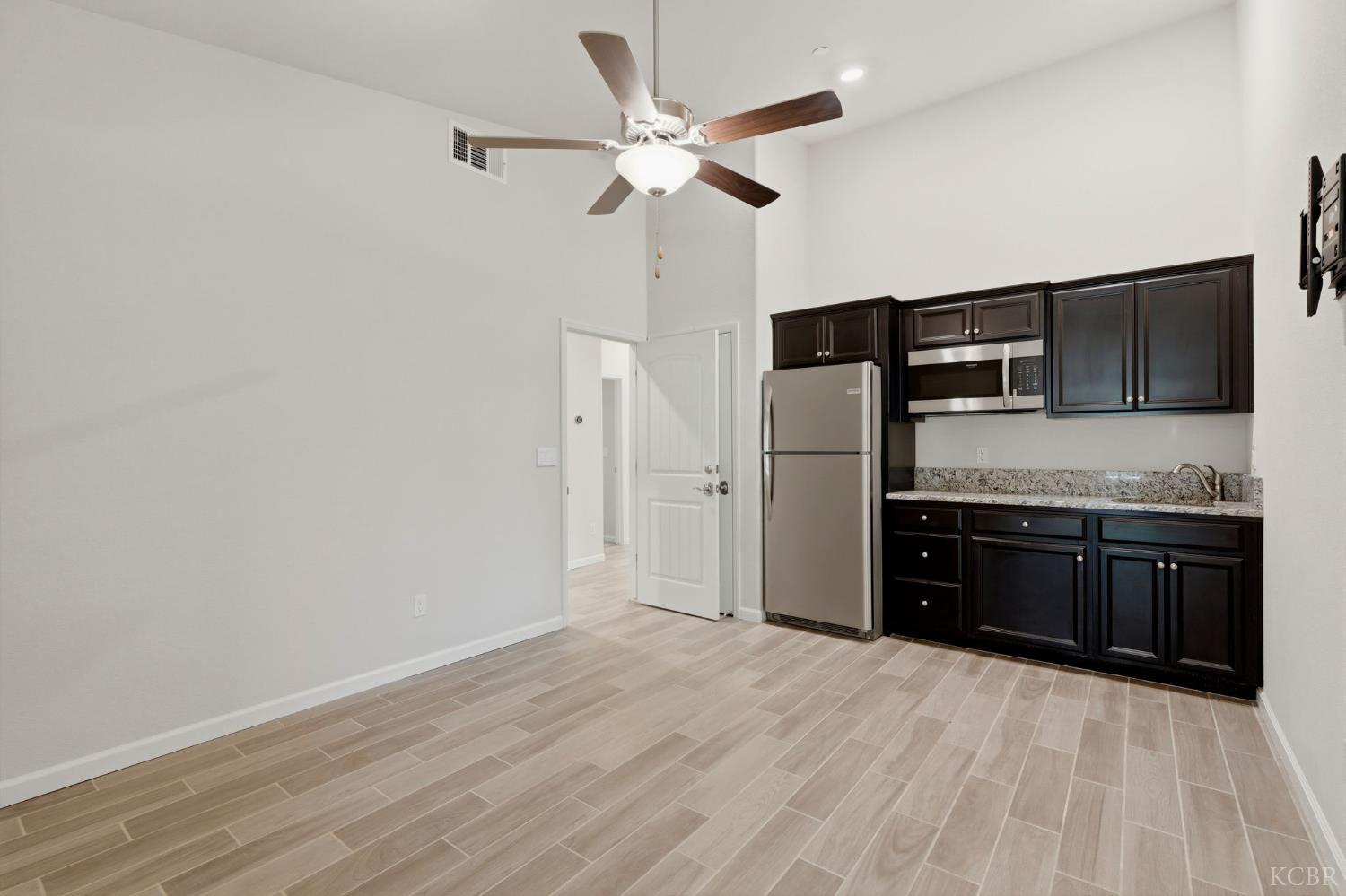 2025 Madeline Dr, Hanford, CA 93230